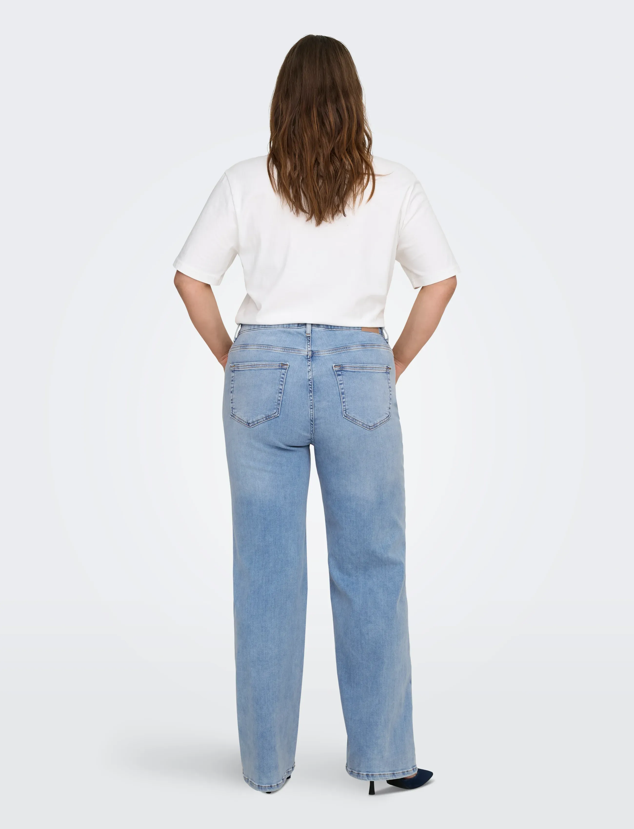 ONLY Carmakoma - CARWILLY HW WIDE DNM TAI006 NOOS - pantalons larges - light blue denim - 3