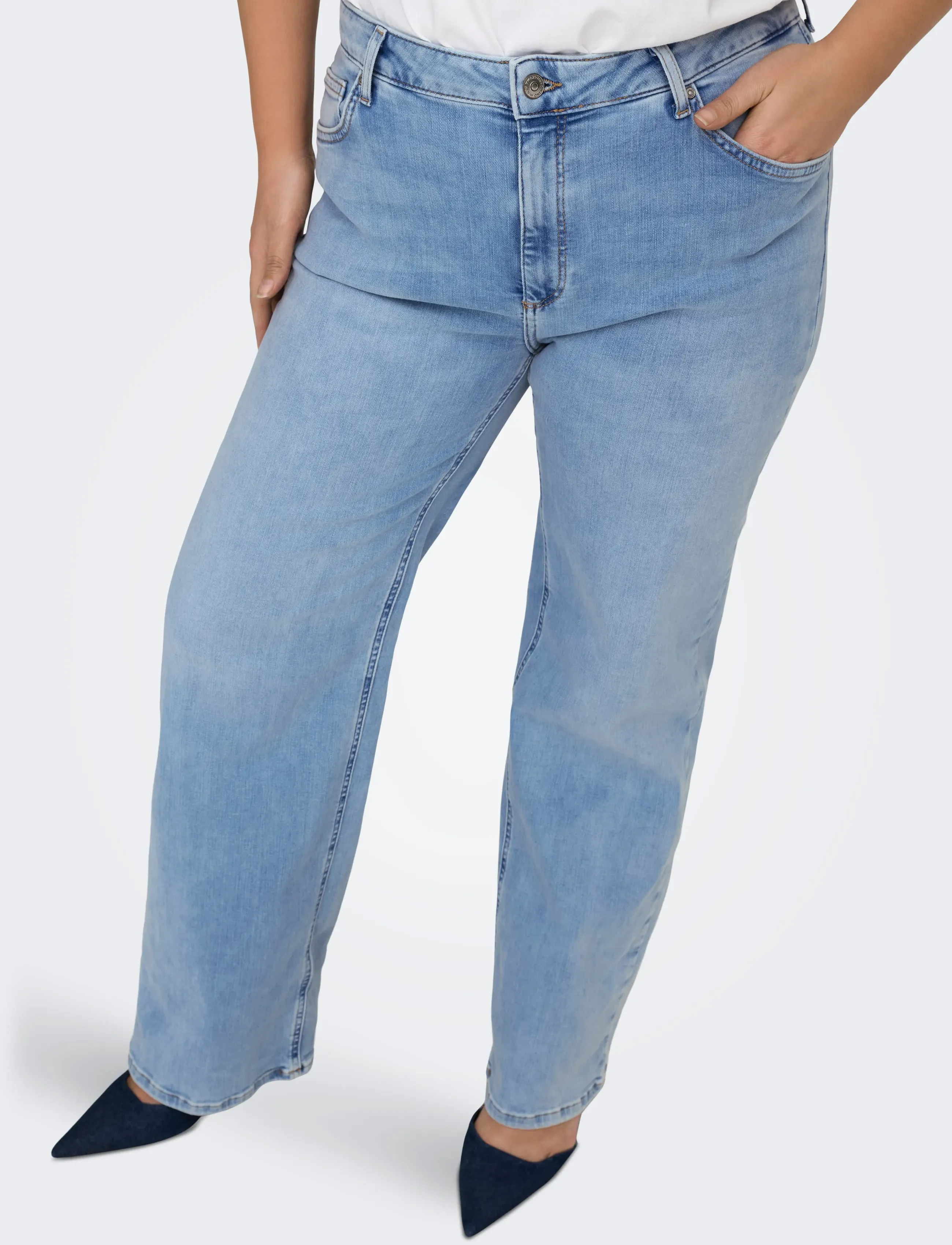 ONLY Carmakoma - CARWILLY HW WIDE DNM TAI006 NOOS - pantalons larges - light blue denim - 4