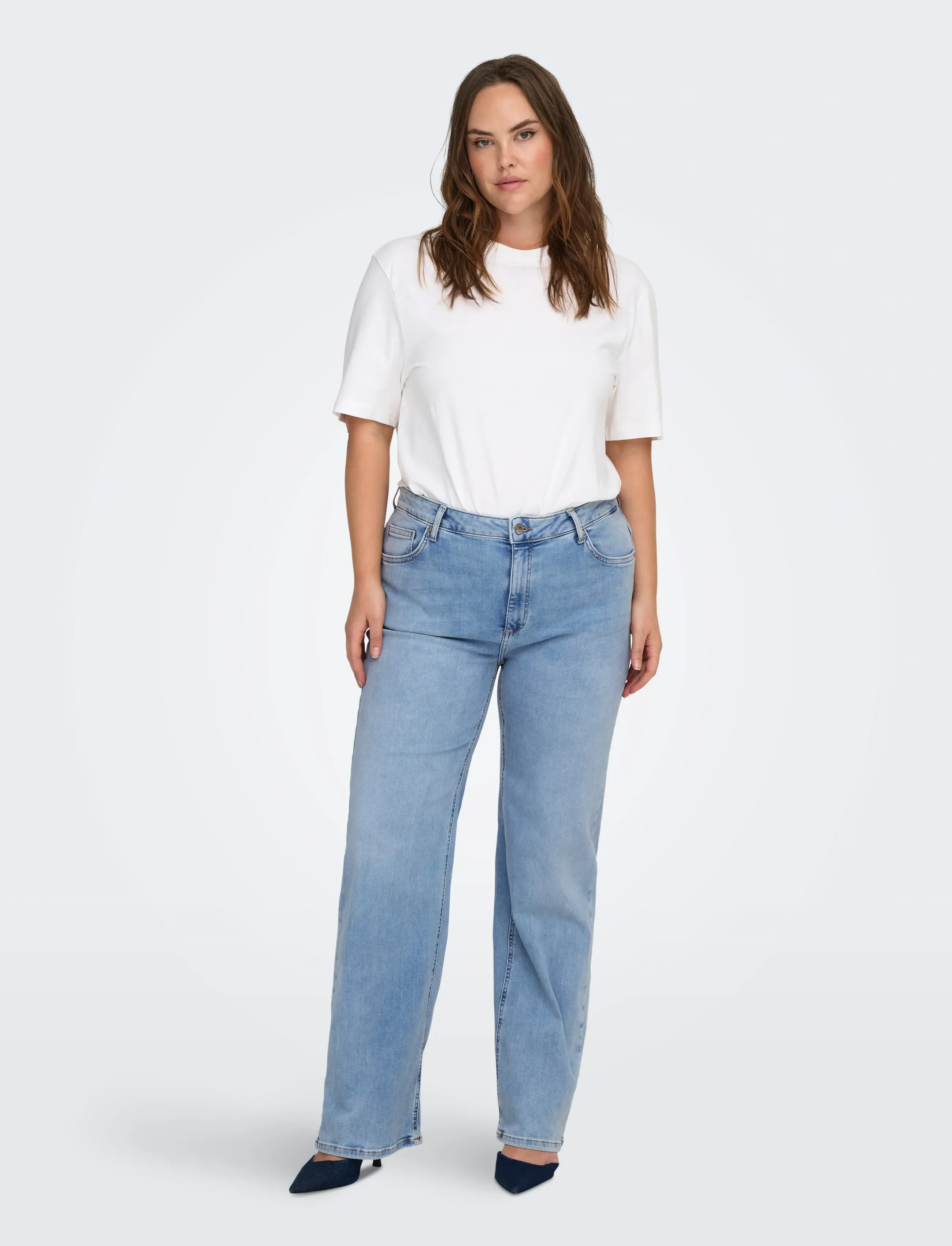 ONLY Carmakoma - CARWILLY HW WIDE DNM TAI006 NOOS - pantalons larges - light blue denim - 5
