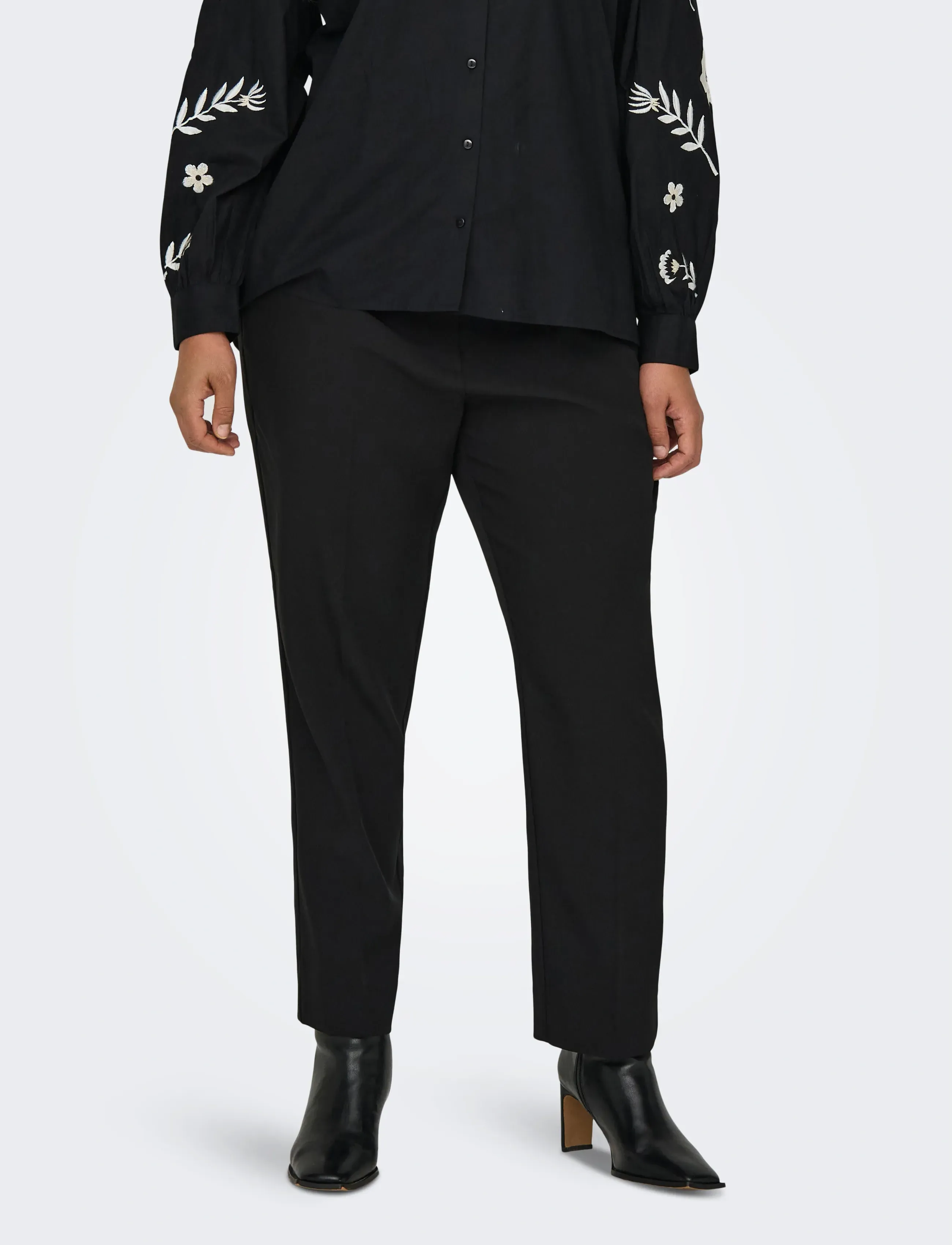 ONLY Carmakoma CARVERONICA-ELLY LIFE HW PANT TLR NOOS - Pidulikud püksid - BLACK / black