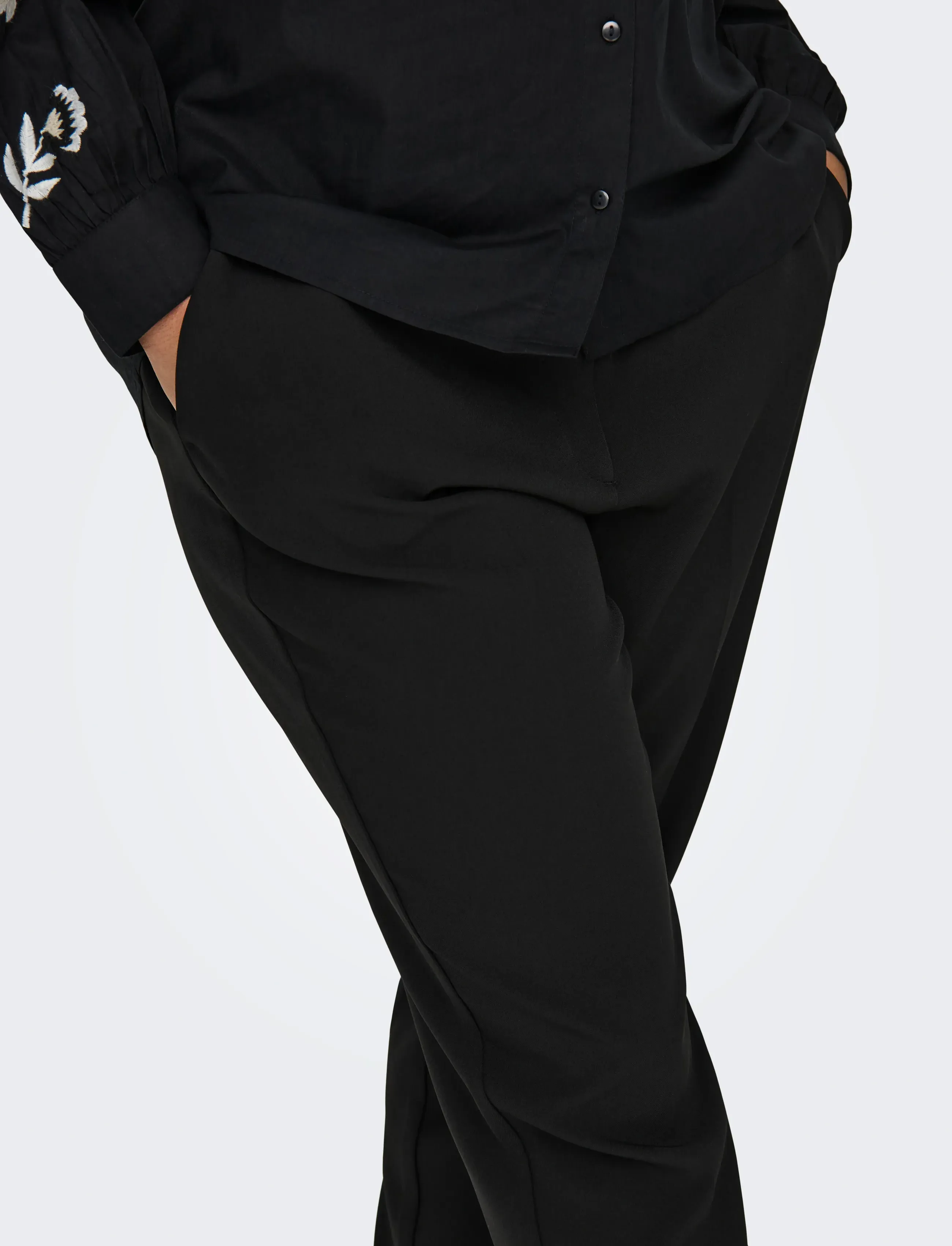ONLY Carmakoma - CARVERONICA-ELLY LIFE HW PANT TLR NOOS - festmode zu outlet-preisen - black - 5