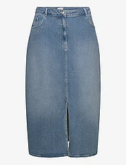 ONLY Carmakoma - CARAYOE HW MAXI SLIT SKIRT DNM DOT - denim skirts - light medium blue denim - 0
