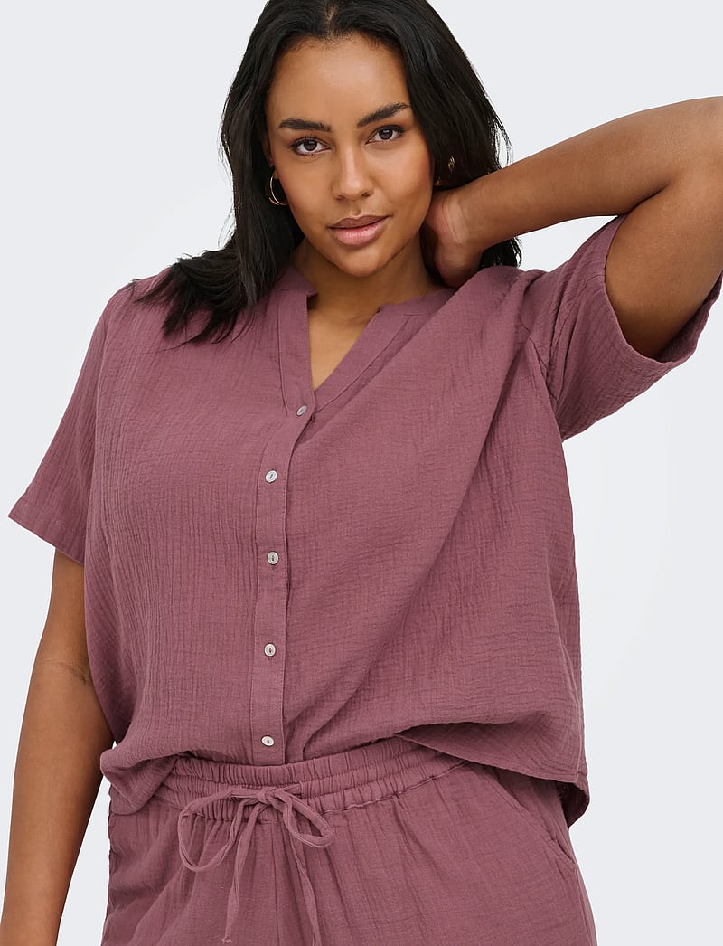 ONLY Carmakoma - CARTHYRA S/S BUTTON TOP WVN - short-sleeved blouses - rose brown - 4