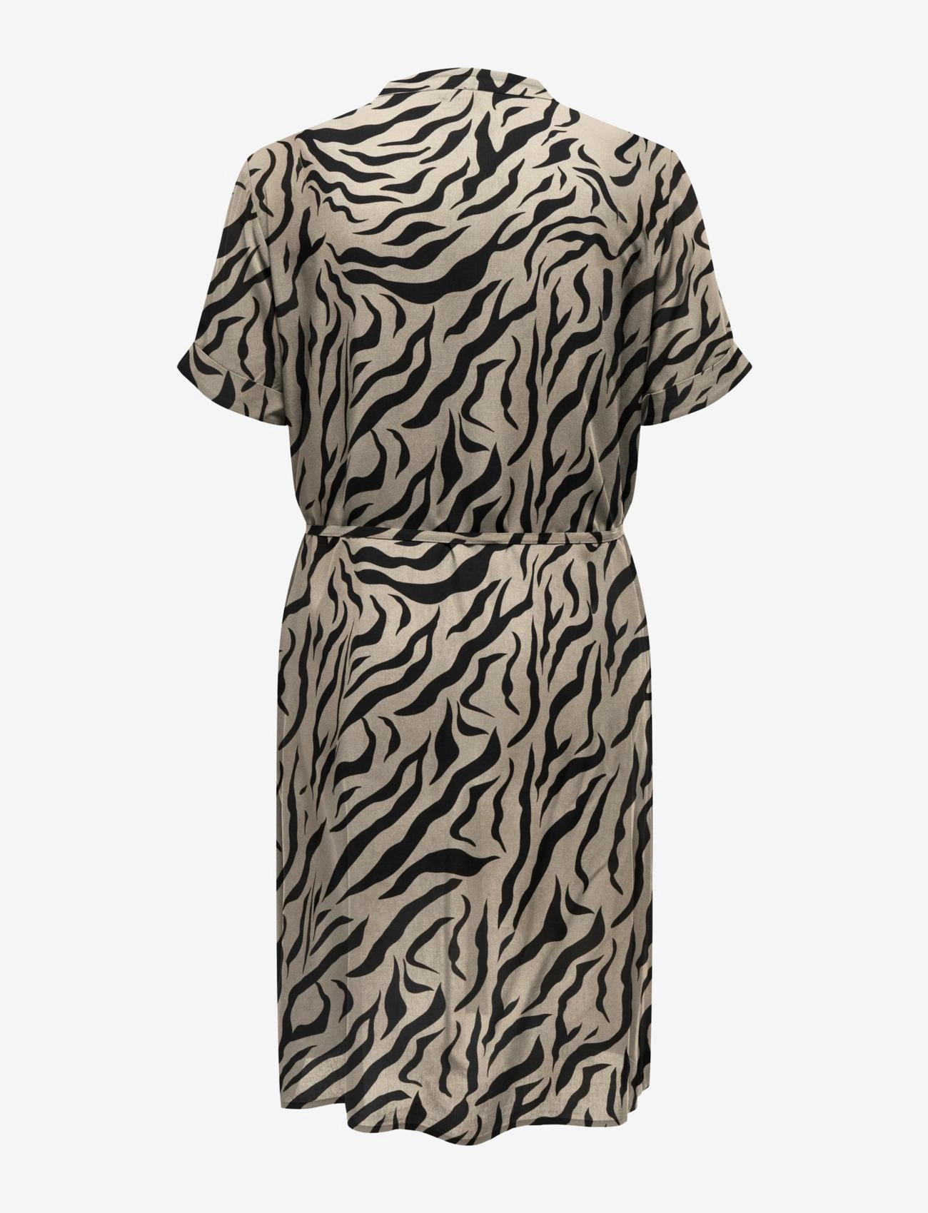 ONLY Carmakoma - CARNOVA LIFE SS V-NECK BLK DRESS - trench coat - 1