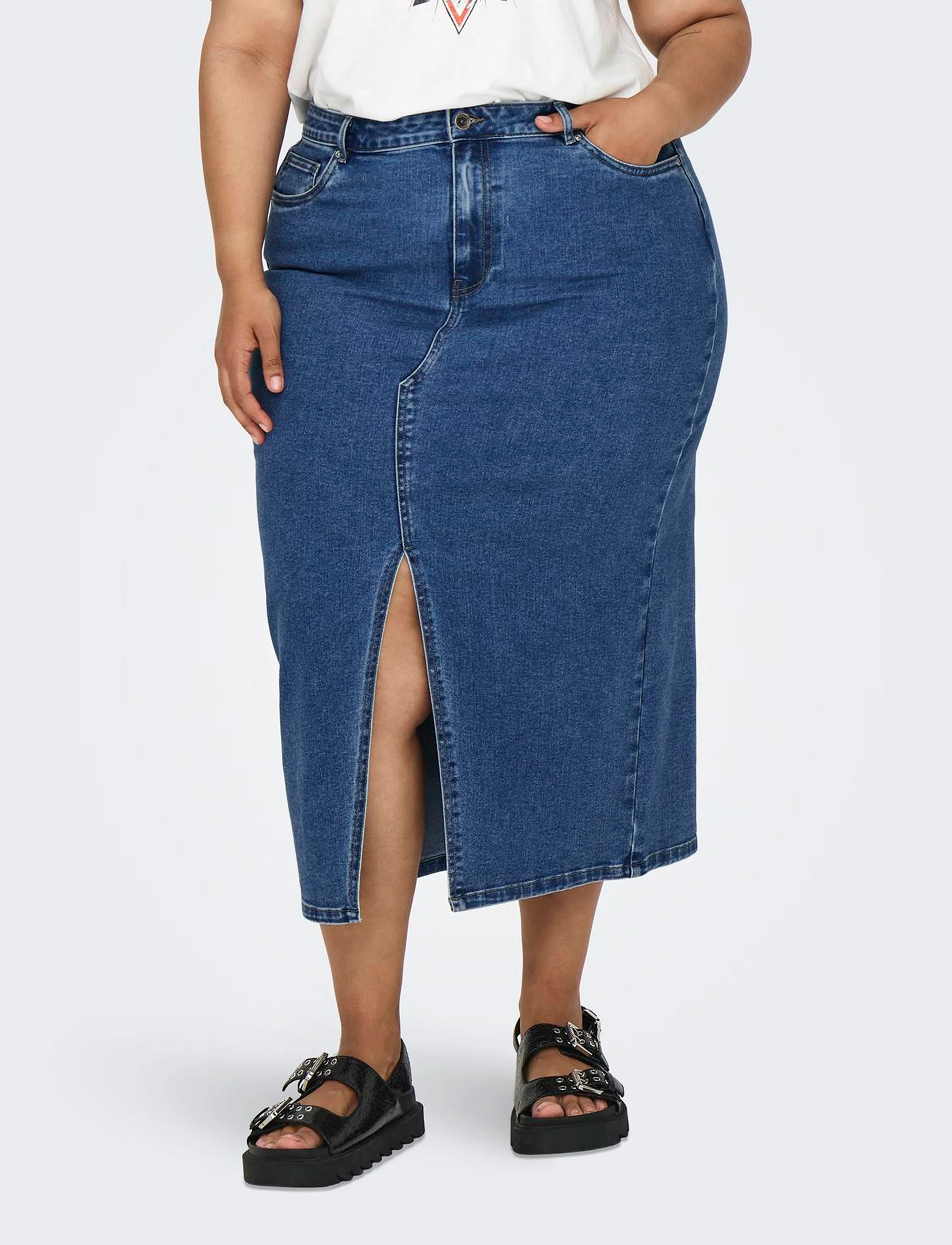 ONLY Carmakoma CARSIRI FRONT SLIT SKIRT DNM GUA NOOS - Denimnederdele - MEDIUM BLUE DENIM / blue
