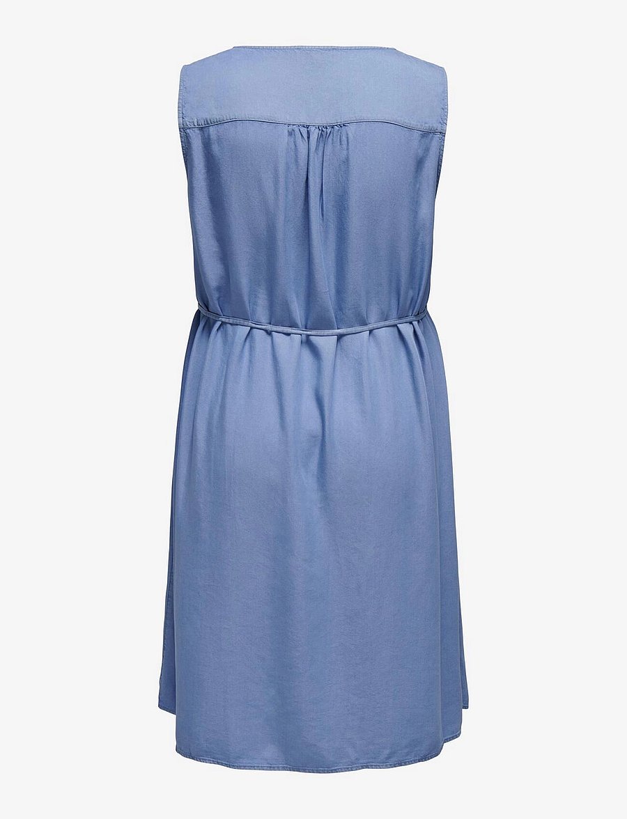 ONLY Carmakoma - CARLAURA SL V-NECK DRESS DNM BIN - robes courtes - medium blue denim - 1