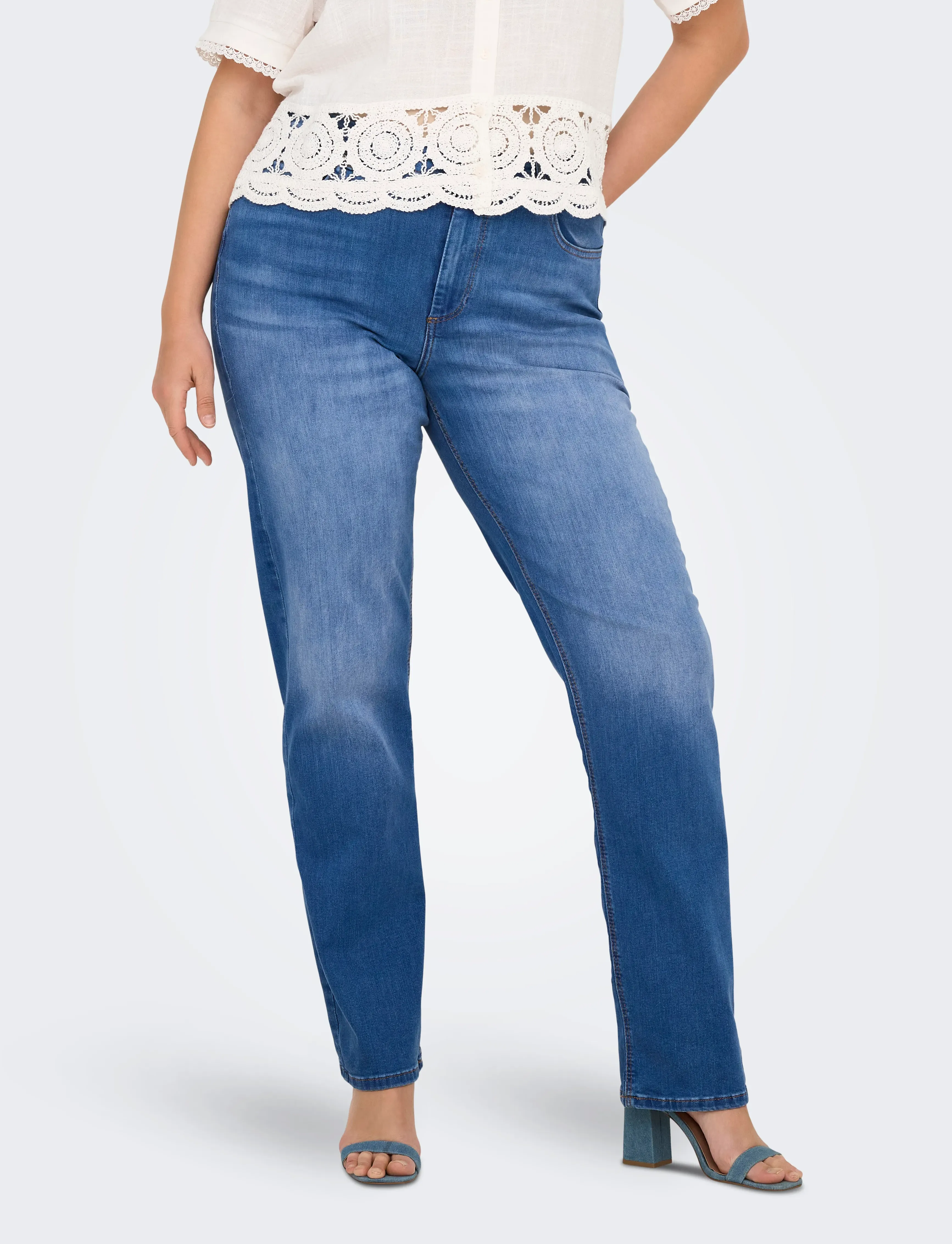 ONLY Carmakoma CARWILLY HW STRAIGHT DNM REA12187 NOOS - Straight jeans - MEDIUM BLUE DENIM / blue