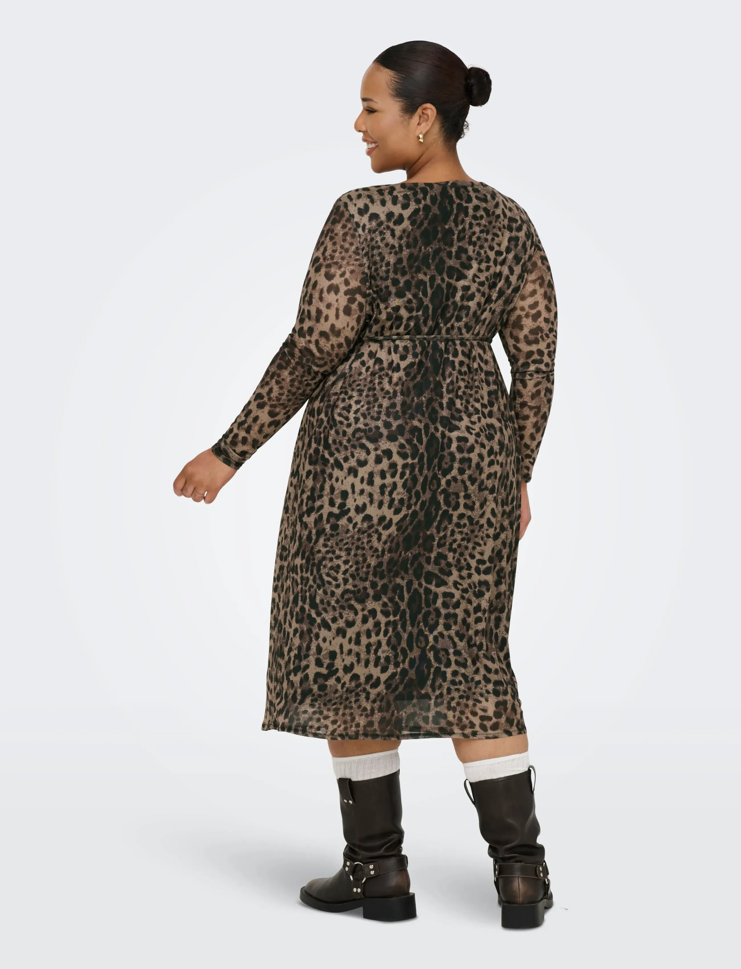 ONLY Carmakoma - CARFOREST LIFE LS BOATNECK BLK DRESS JRS - festkjoler - black - 3