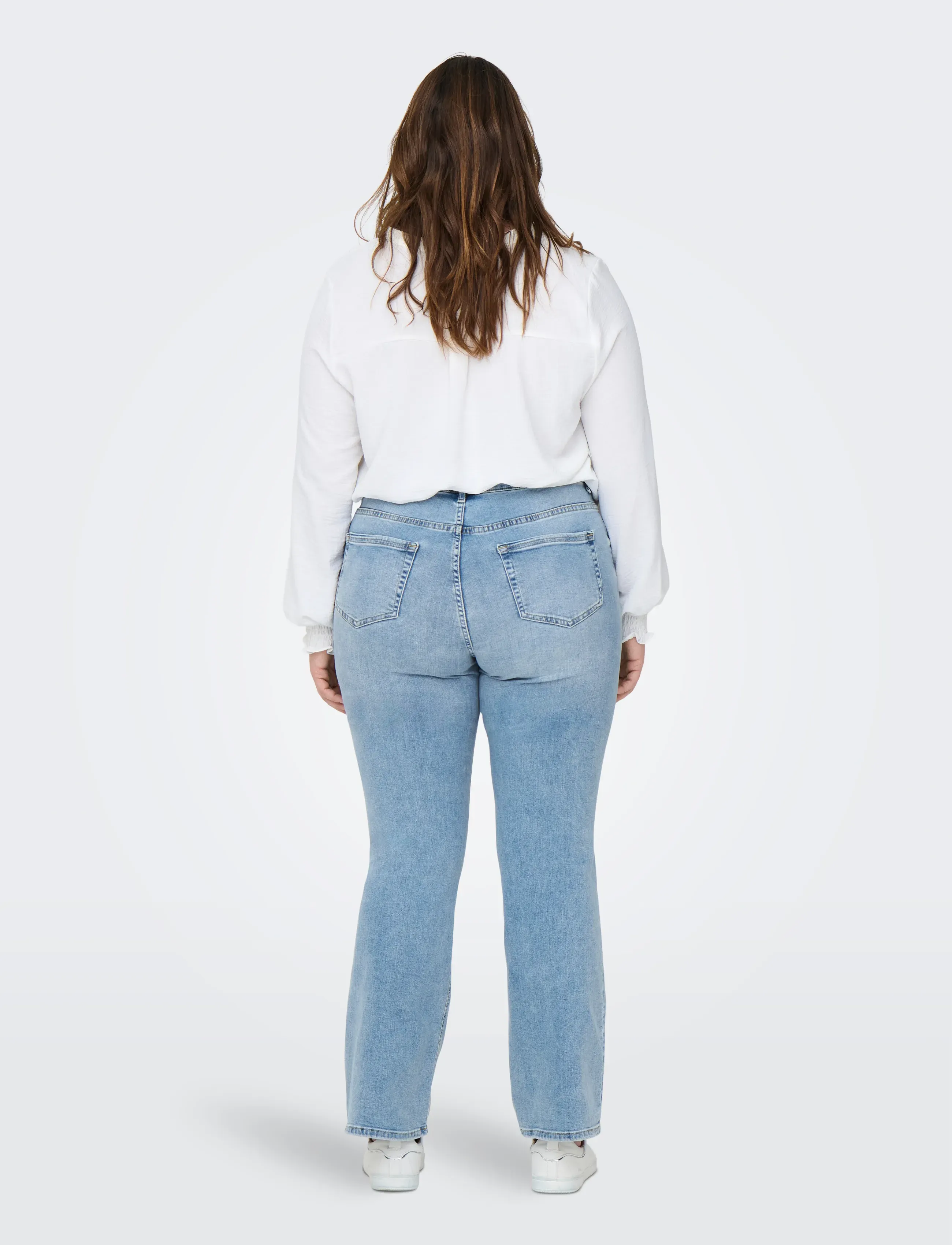 ONLY Carmakoma - CARWILLY LIFE HW FLARED DNM TAI467 NOOS - jeans évasés - light blue denim - 3