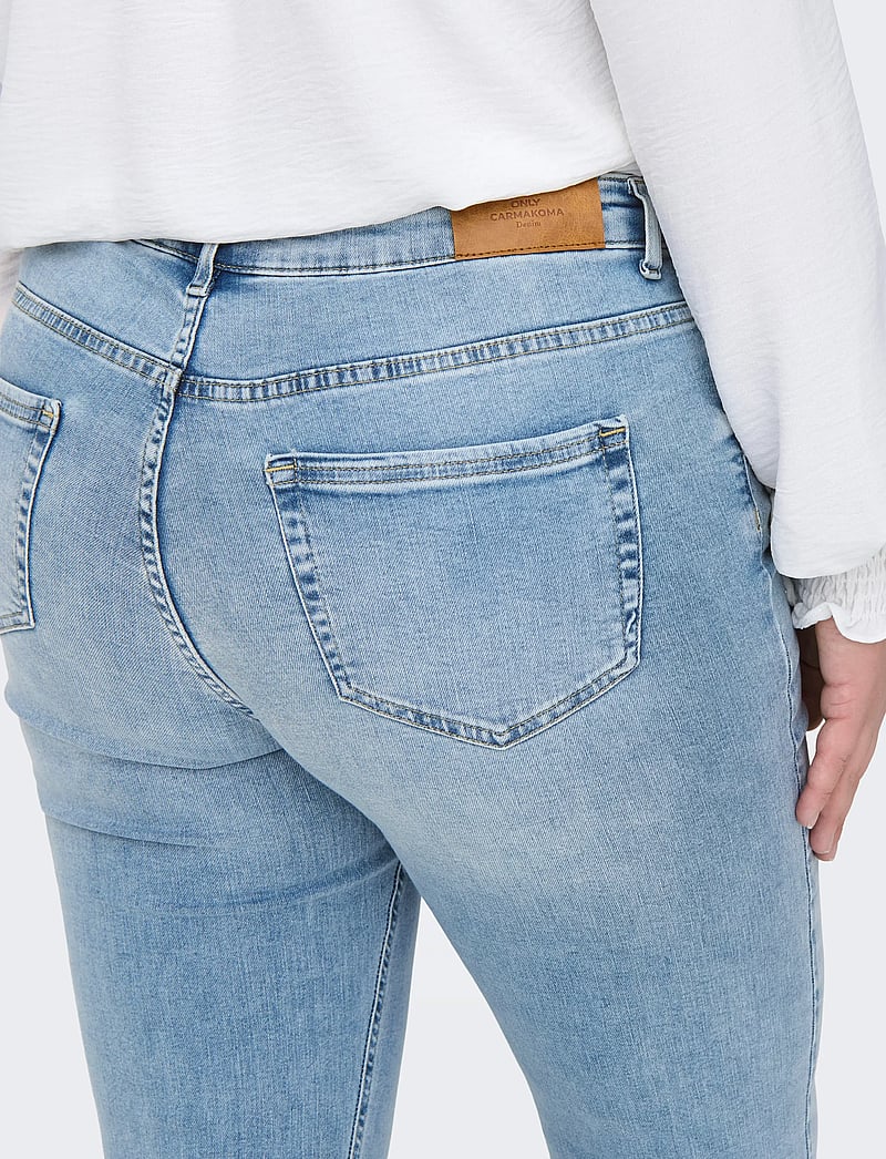 ONLY Carmakoma - CARWILLY LIFE HW FLARED DNM TAI467 NOOS - utsvängda jeans - light blue denim - 5