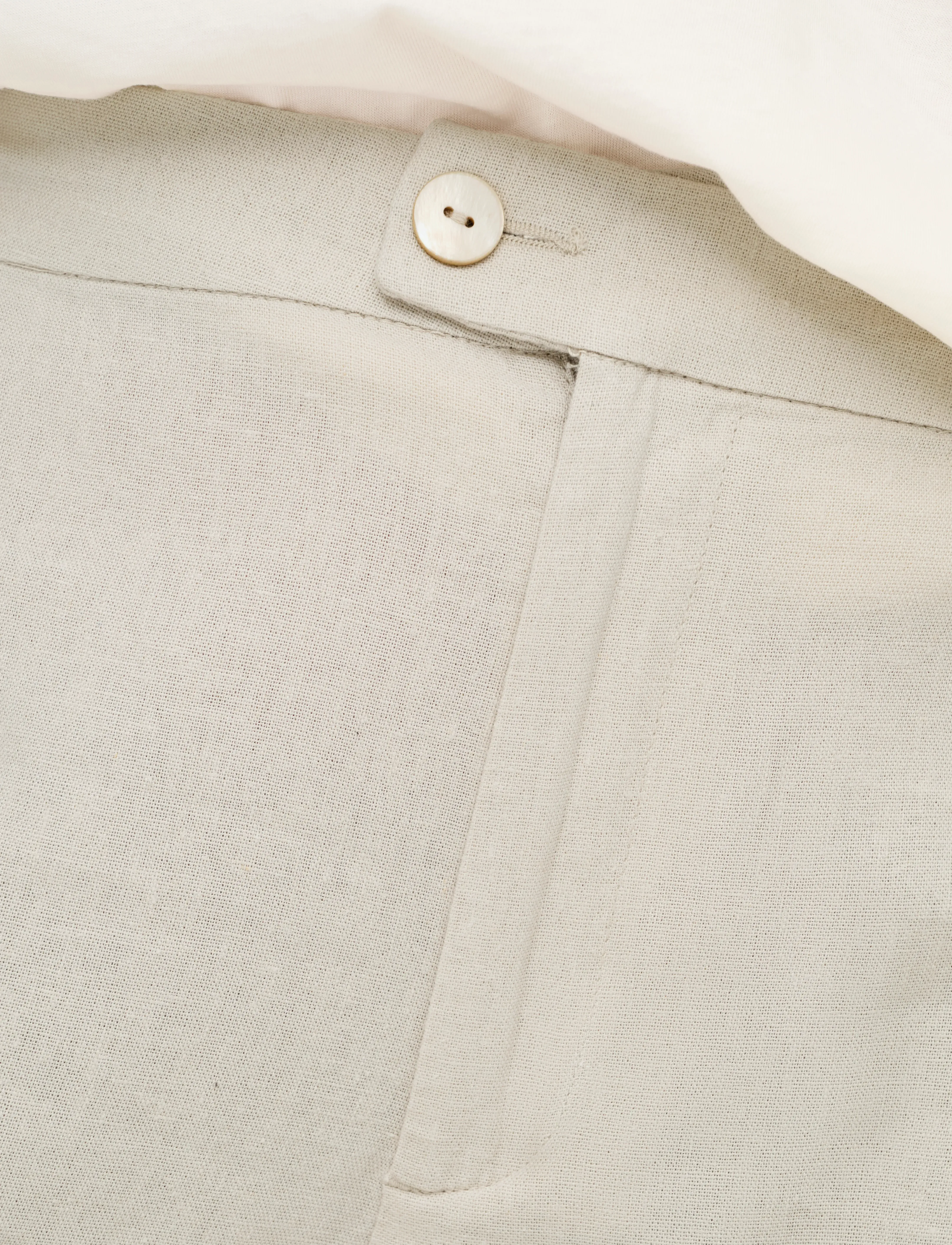 ONLY Carmakoma - CARCARO HW LINEN BL BERMU SHORTS - pumice stone - 5
