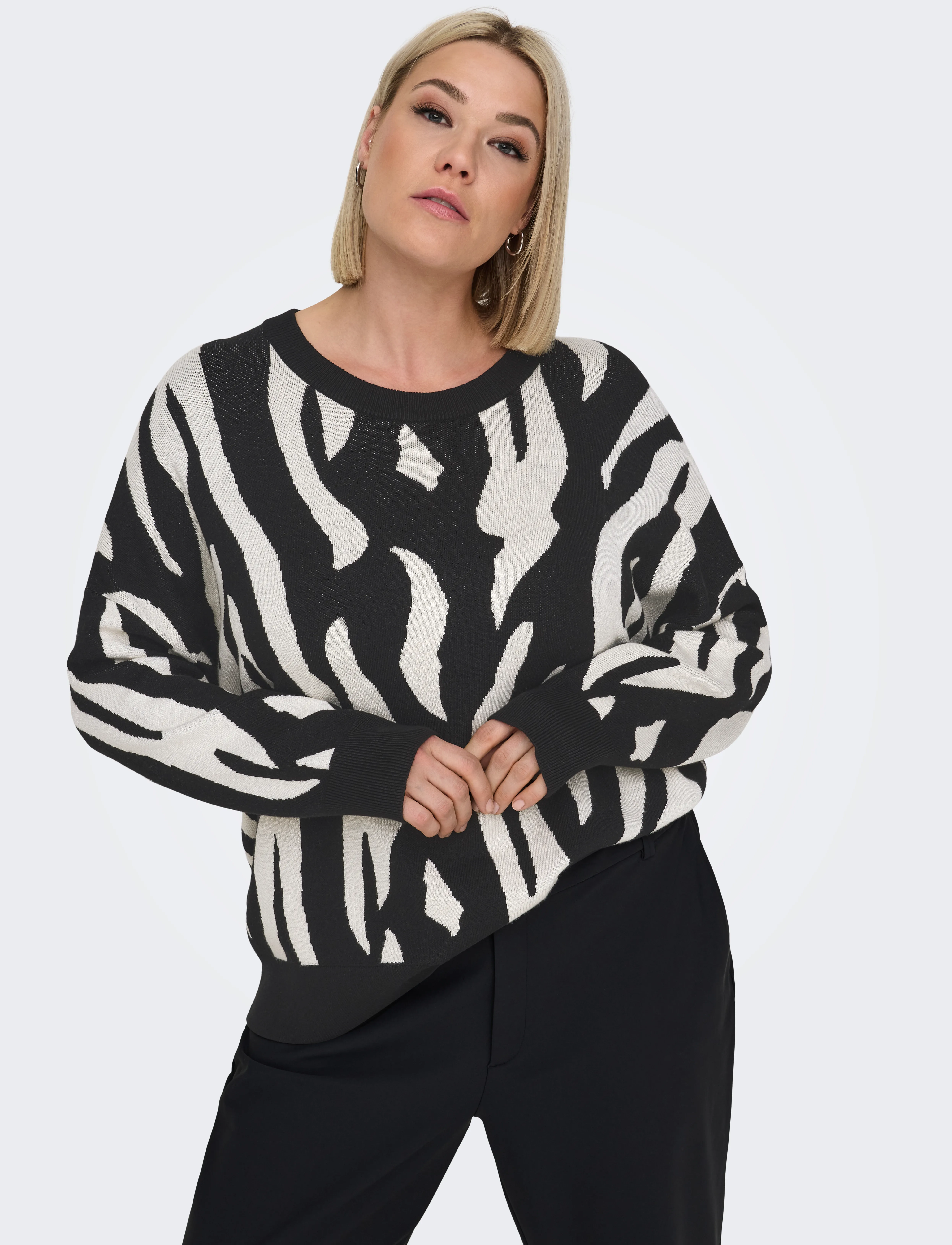 ONLY Carmakoma - CARMONTANA LS JQ LOOSE O-NECK KNT - black - 4