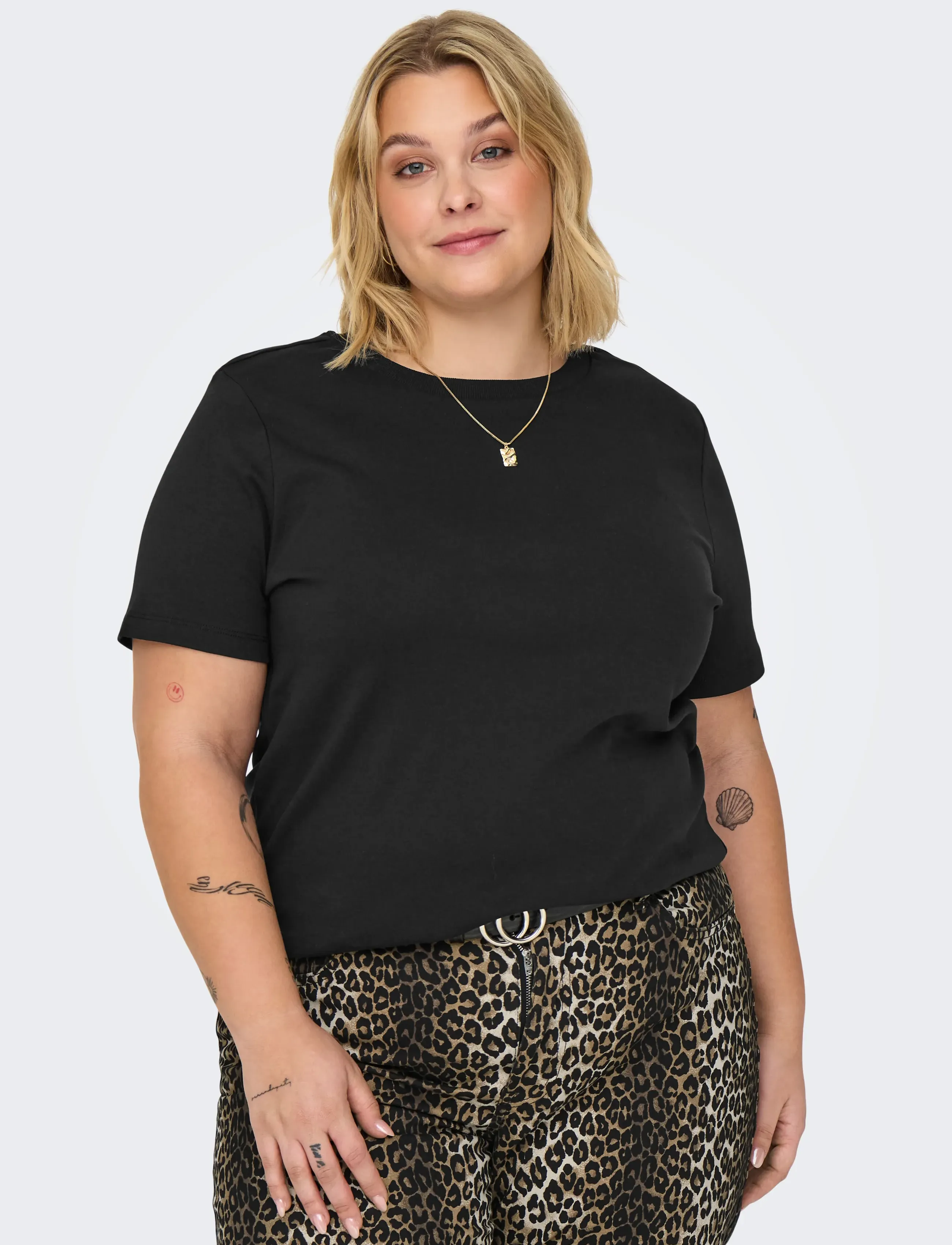 ONLY Carmakoma - CARJEN S/S JEANS TEE JRS NOOS - t-shirts - black - 5