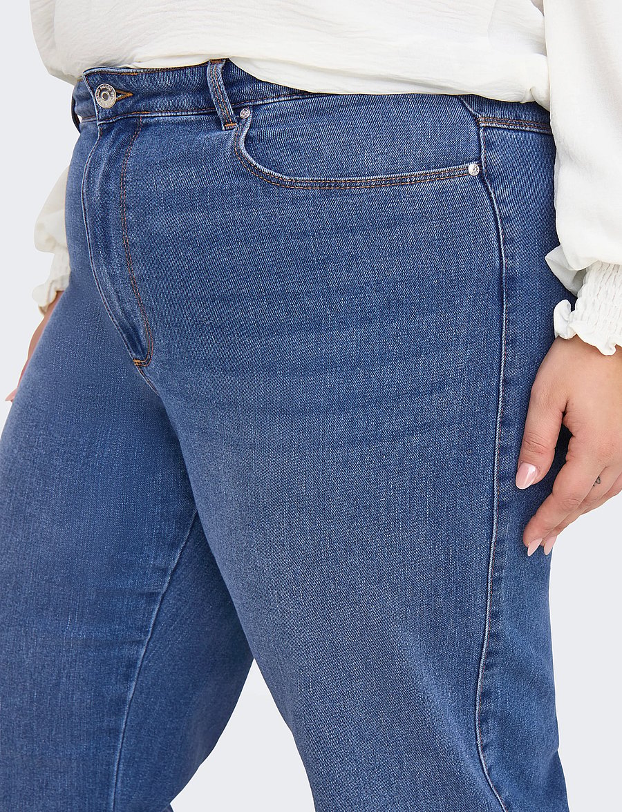 ONLY Carmakoma - CARSNOW HW WIDE DNM JEANS PIM MBD NOOS - brede jeans - medium blue denim - 5