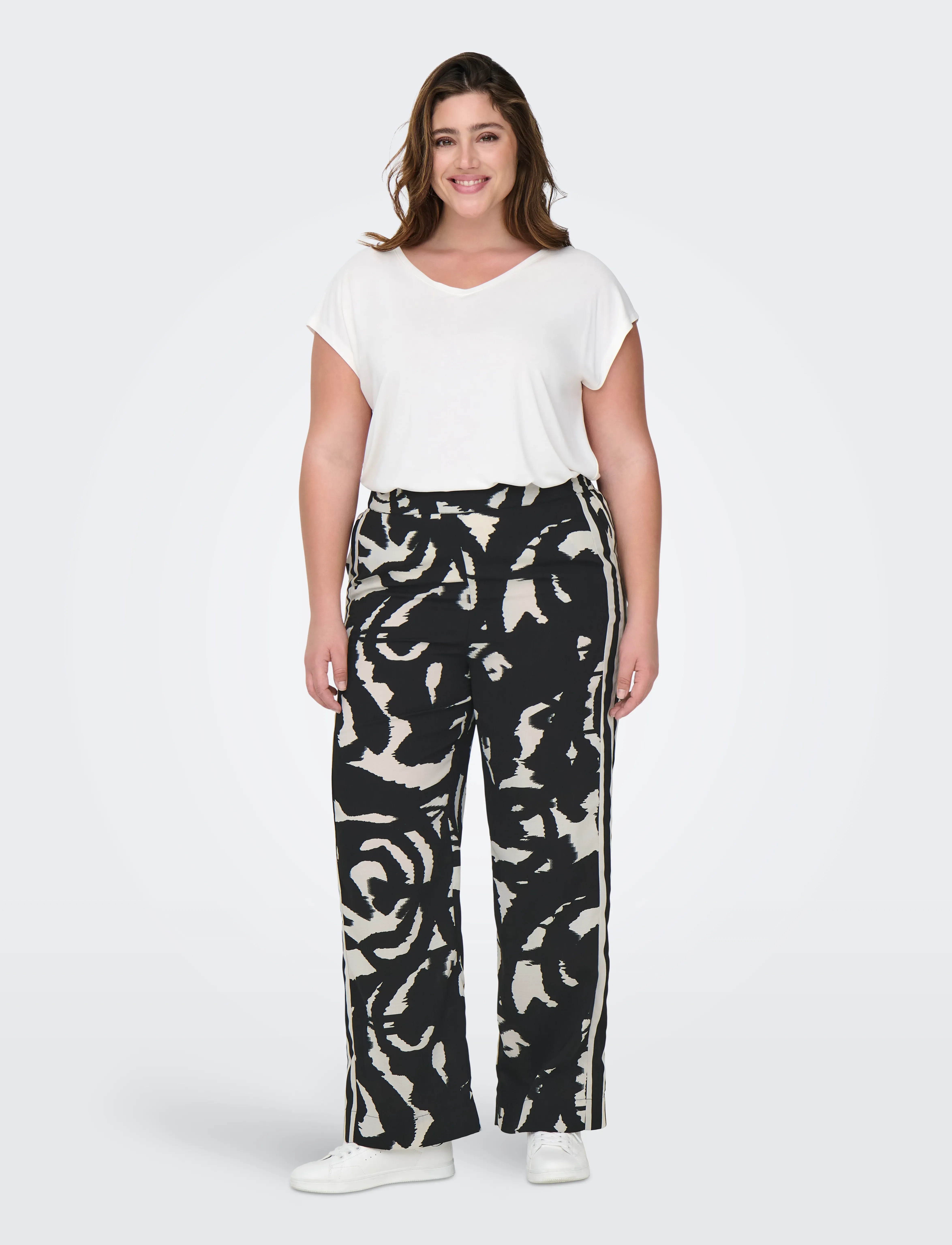 ONLY Carmakoma - CARNICON LIFE WIDE PANTS AOP - buxur með víðum skálmum - black - 4
