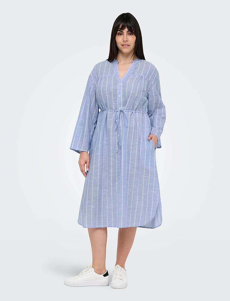 ONLY Carmakoma - CARCATTALINA 3/4 BLK DRESS YD WVN - skjortklänningar - soft chambray - 0