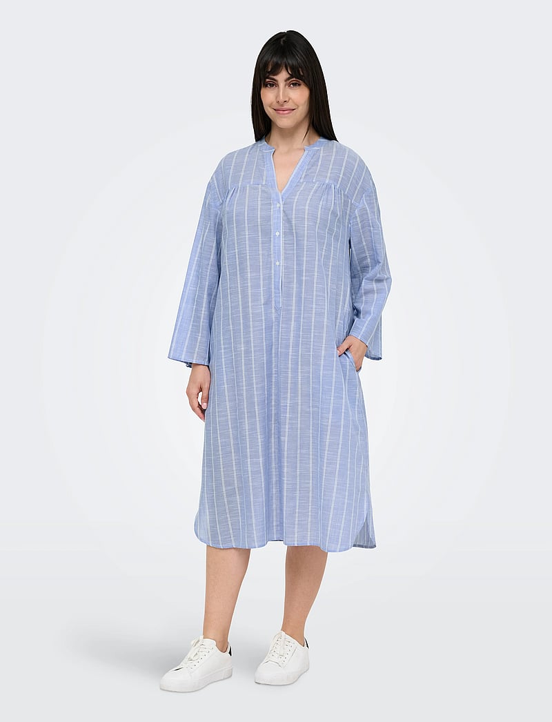 ONLY Carmakoma - CARCATTALINA 3/4 BLK DRESS YD WVN - skjortklänningar - soft chambray - 4
