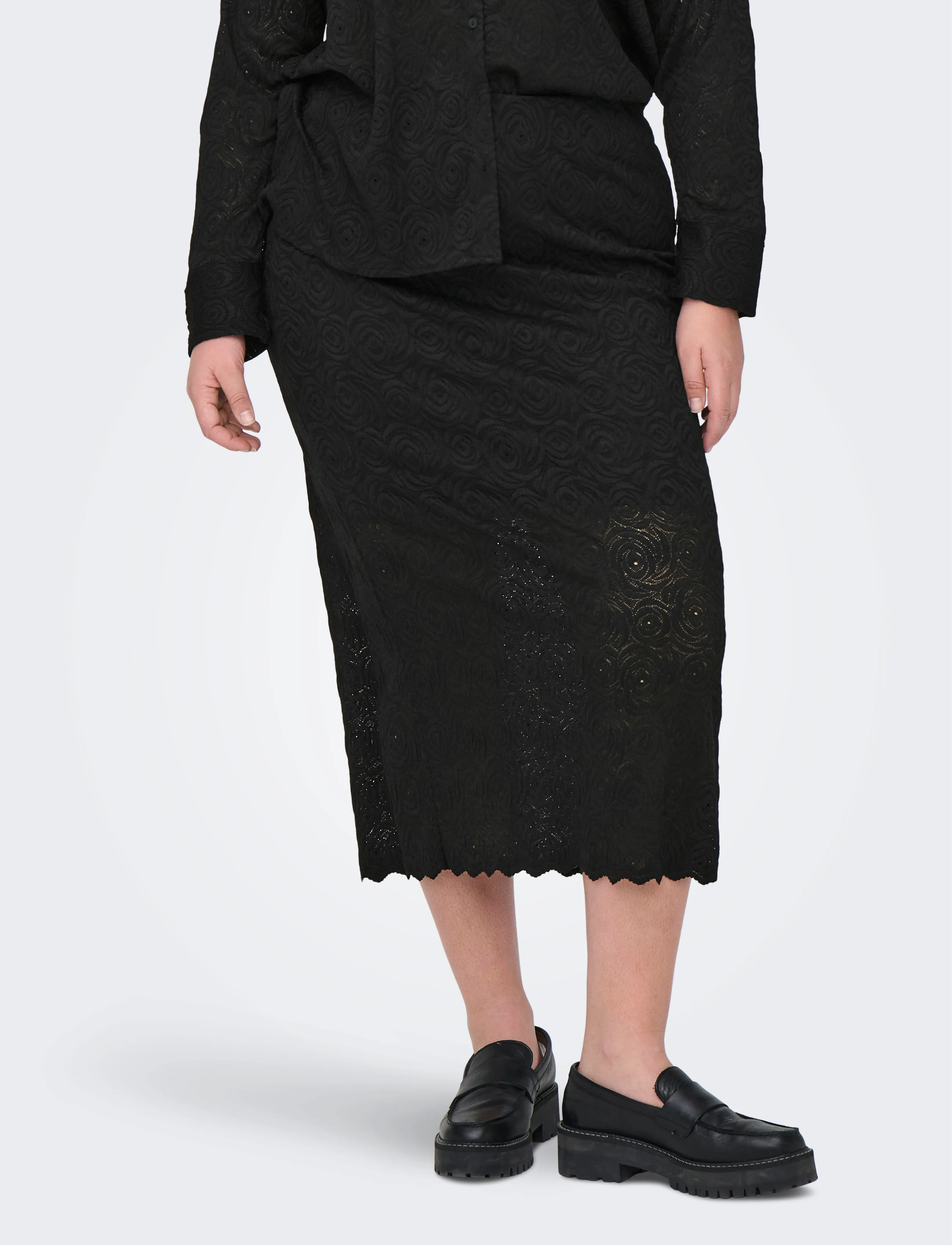 ONLY Carmakoma CARROSIL CALF LACE SLIT SKIRT JRS - Röcke - BLACK / black
