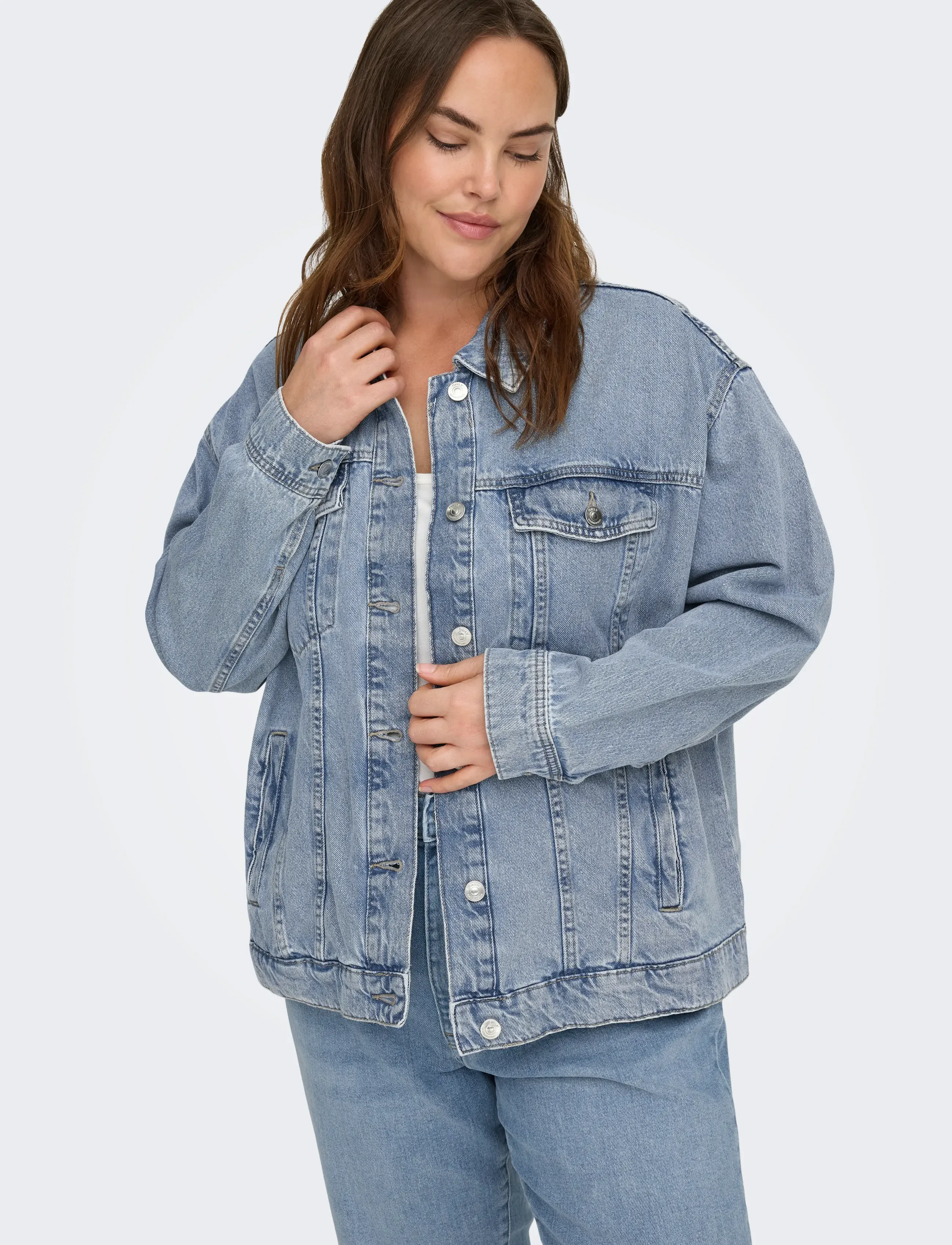 ONLY Carmakoma - CAROCEAN L/S OVERSIZE JKT DNM NOOS - frühlingsjacken - light blue denim - 5