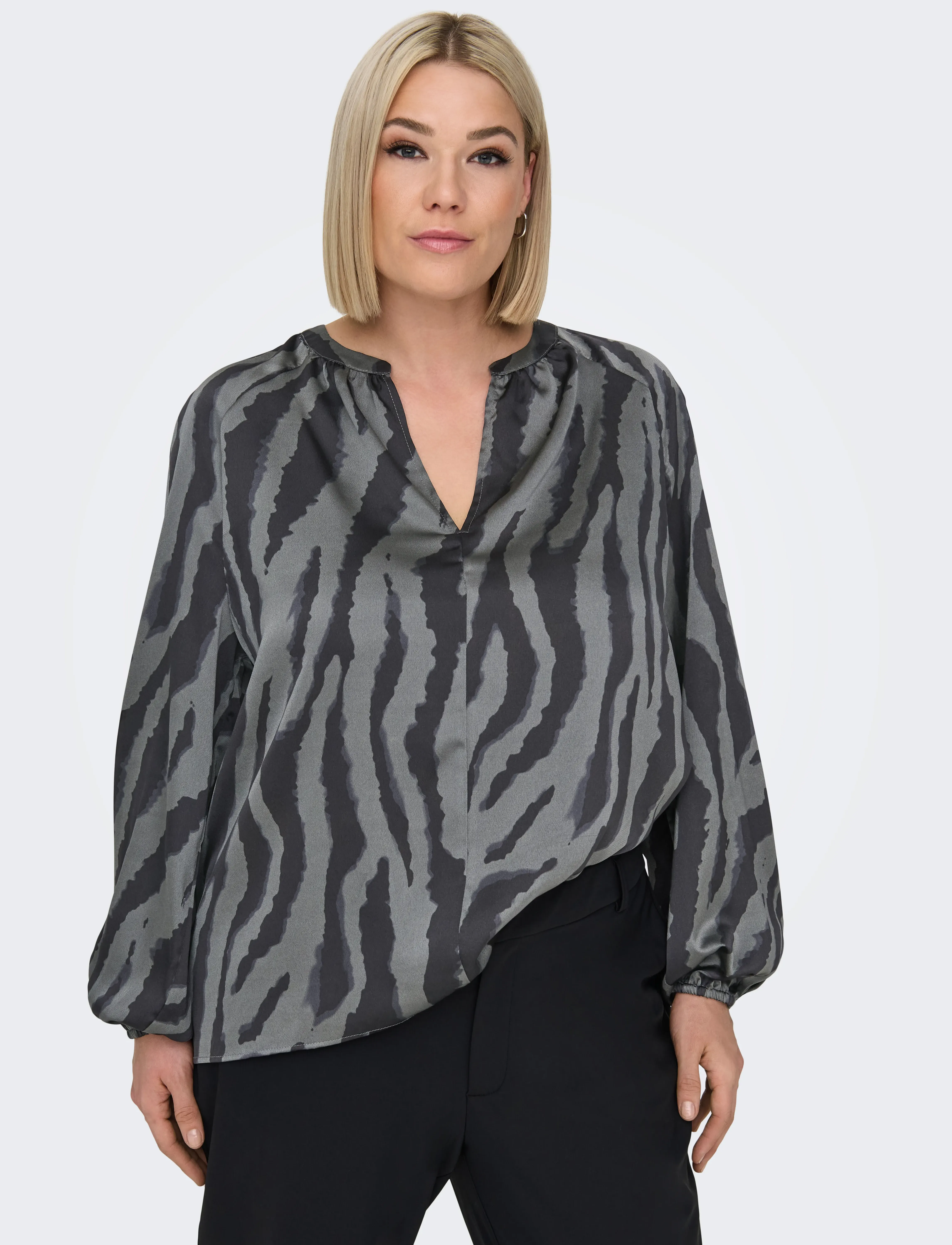ONLY Carmakoma - CARZORRA L/S O-NECK SPLIT TOP WVN - black - 5