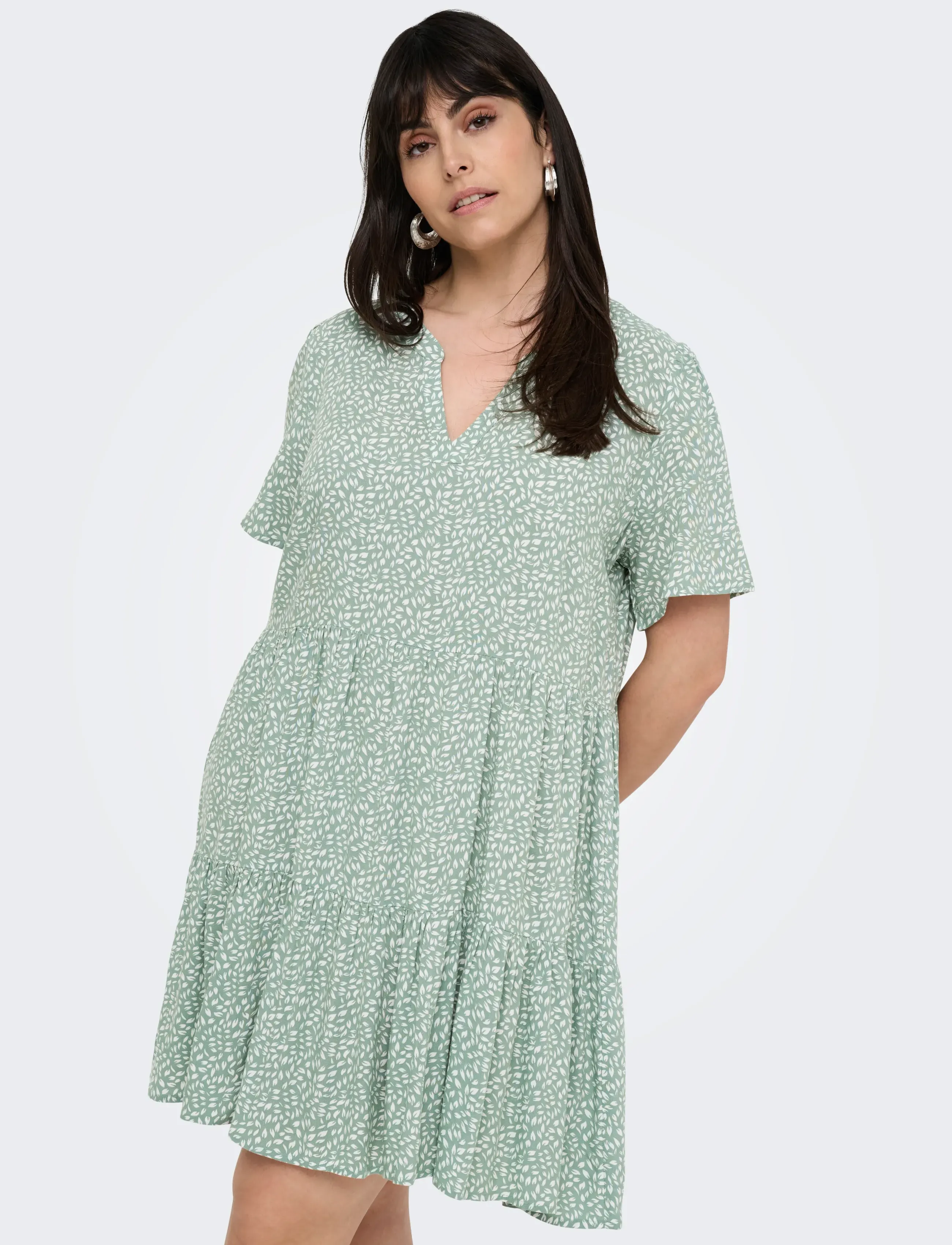 ONLY Carmakoma - CARZALLY S/S THEA TUNIC DRESS AOP NOOS - korte kjoler - chinois green - 5