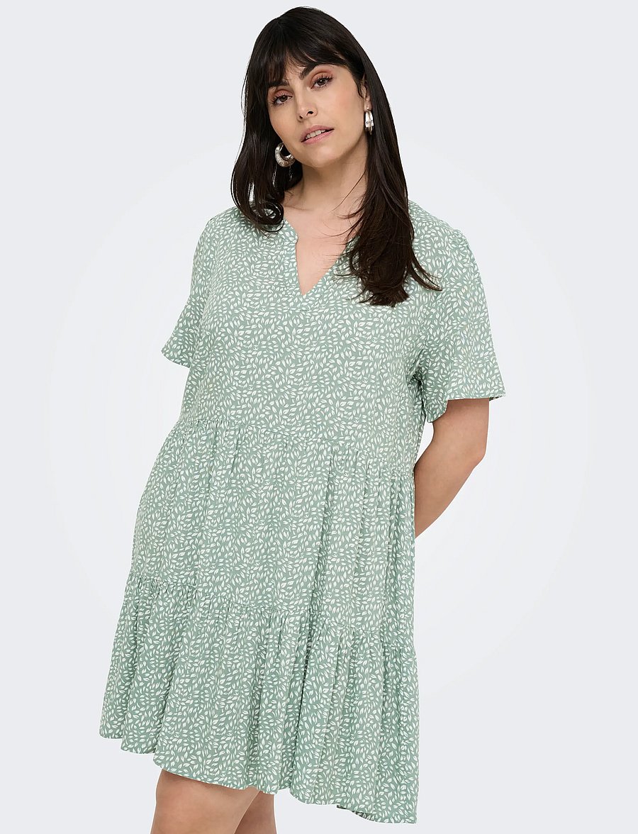 ONLY Carmakoma - CARZALLY S/S THEA TUNIC DRESS AOP NOOS - korte kjoler - chinois green - 5