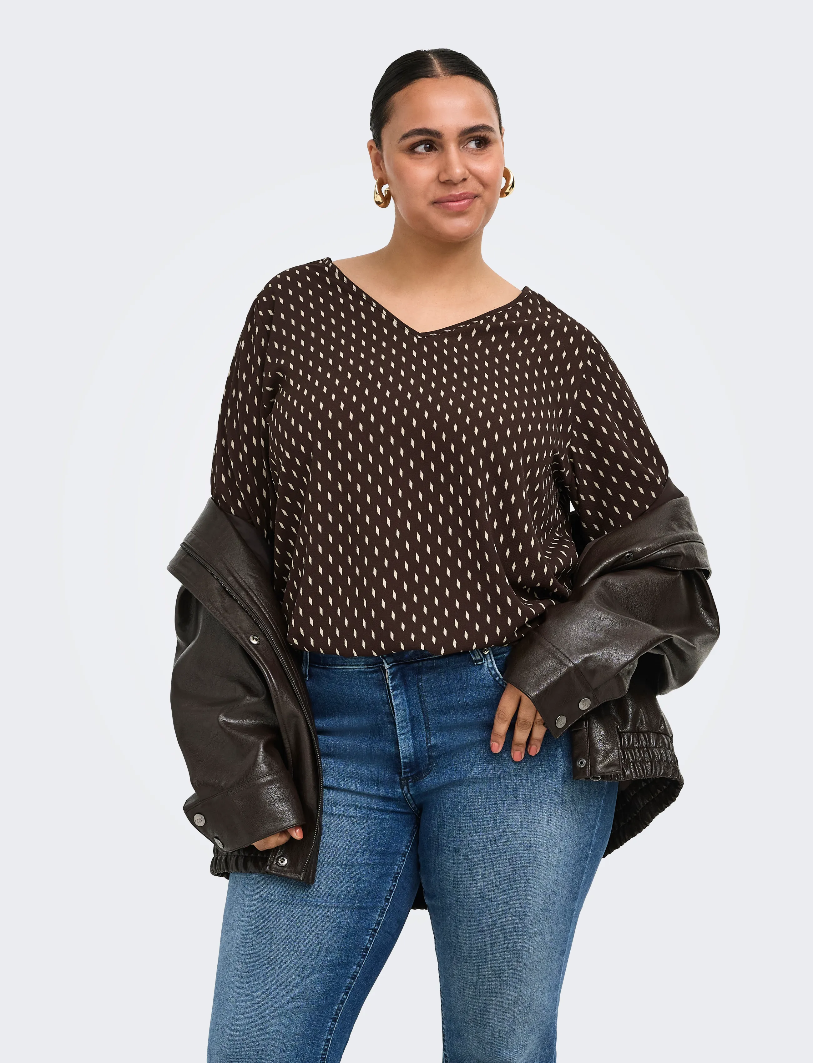 ONLY Carmakoma CARVICA L/S V-NECK TOP WVN NOOS - Bluser & Skjorter - COFFEE BEAN / brown