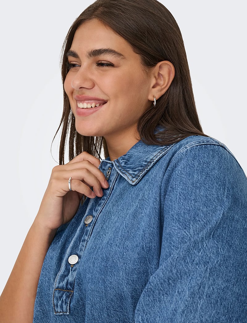 ONLY Carmakoma - CARGRY S/S KNEE DRESS DNM AZG - hemdkleider - medium blue denim - 2