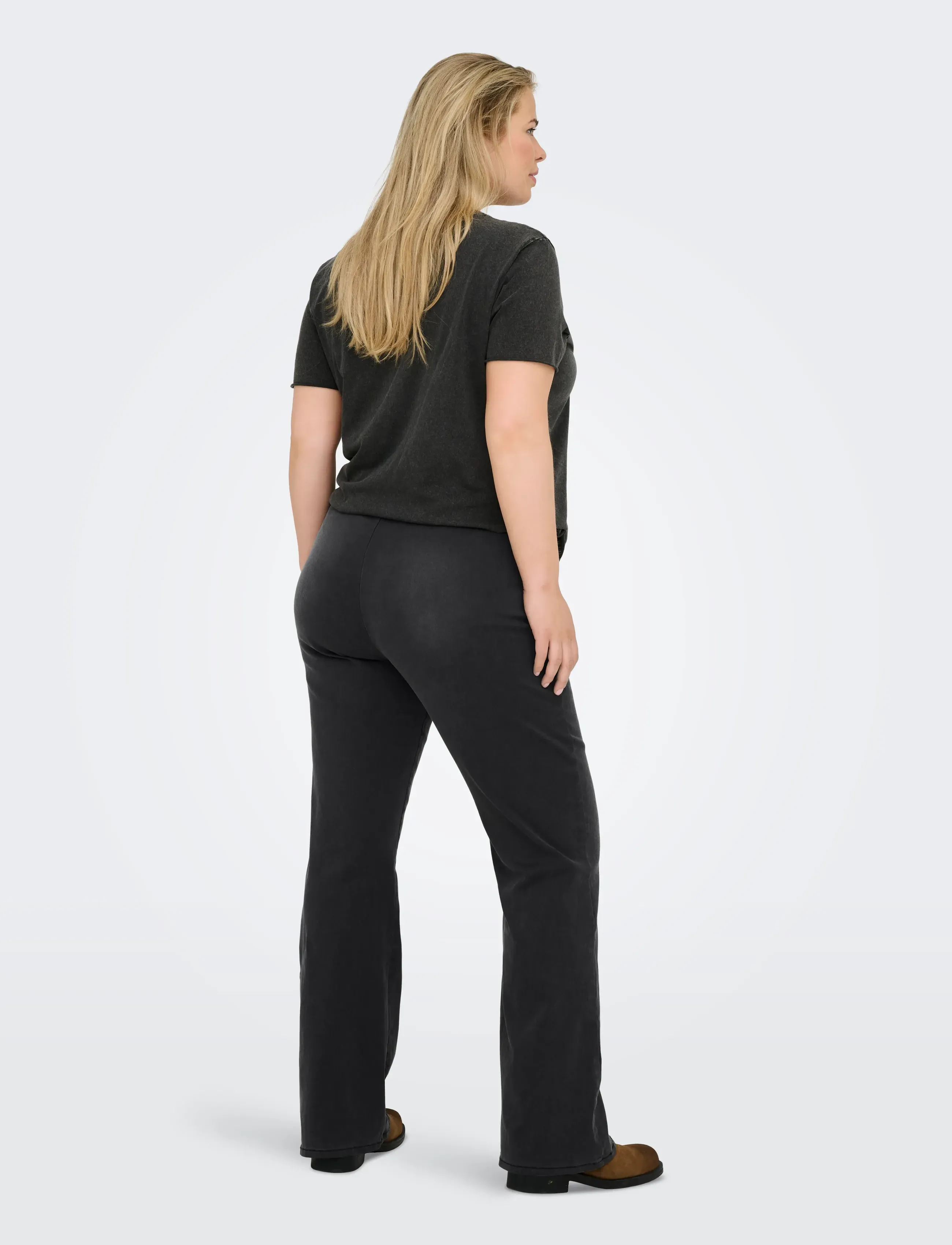 ONLY Carmakoma - CARROYAL MID WAIST FLARED LEGGING NOOS - washed black - 3