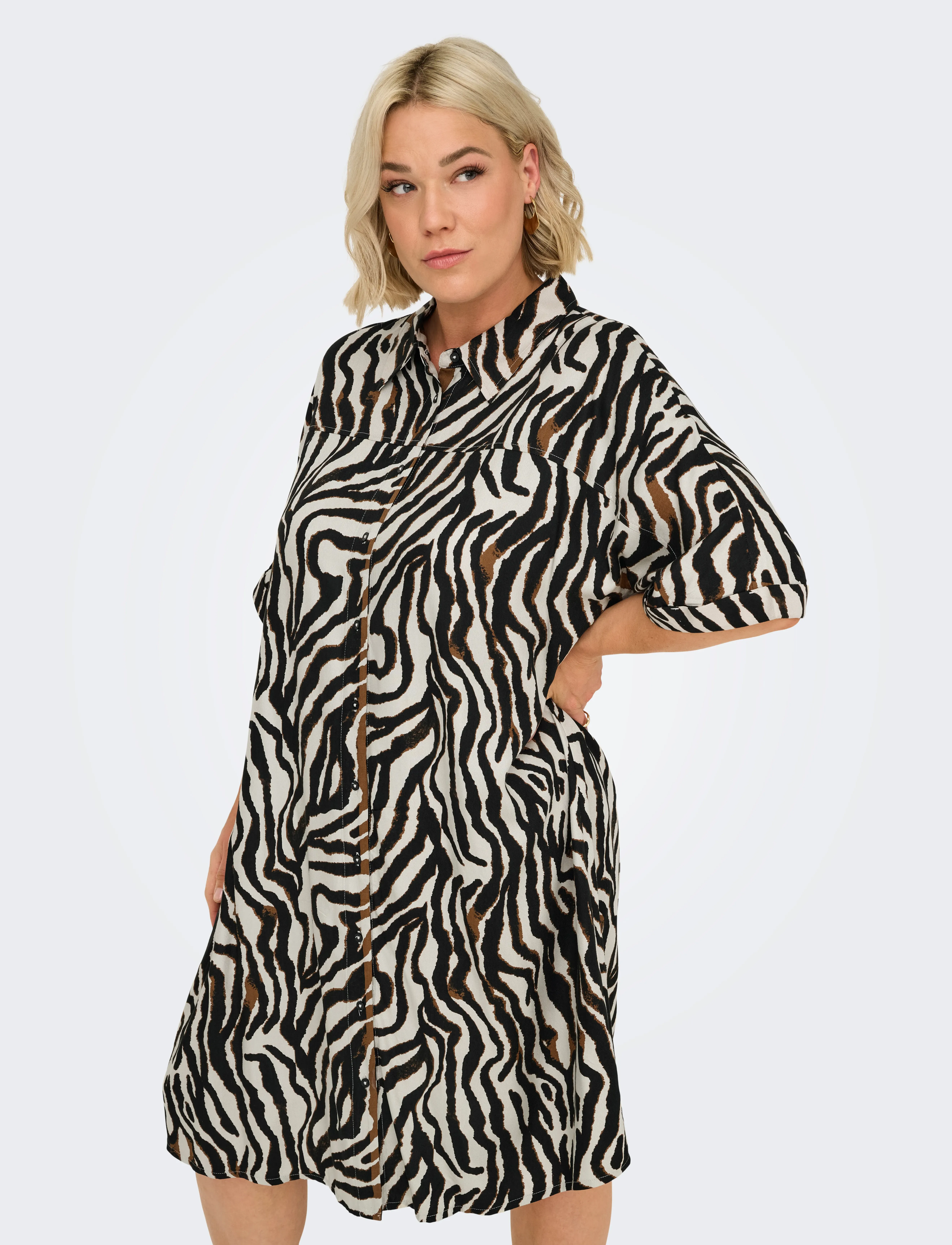 ONLY Carmakoma - CARBERTE LIFE 2/4 BLK SHIRT DRESS AOP - pumice stone - 4