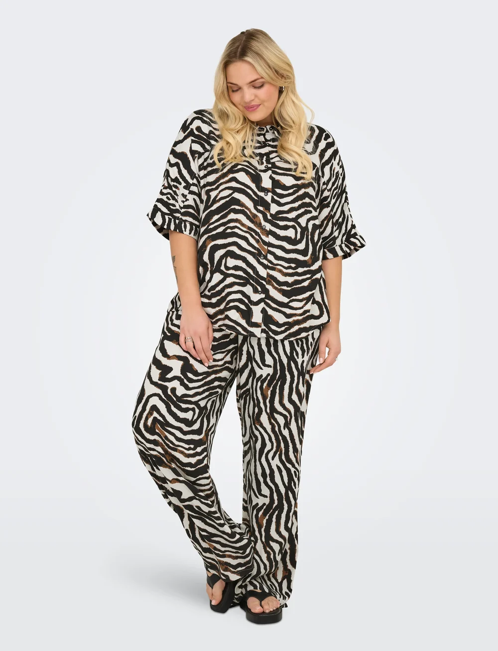 ONLY Carmakoma - CARBERTE LIFE 2/4 SHIRT AOP - kortärmade skjortor - pumice stone - 0