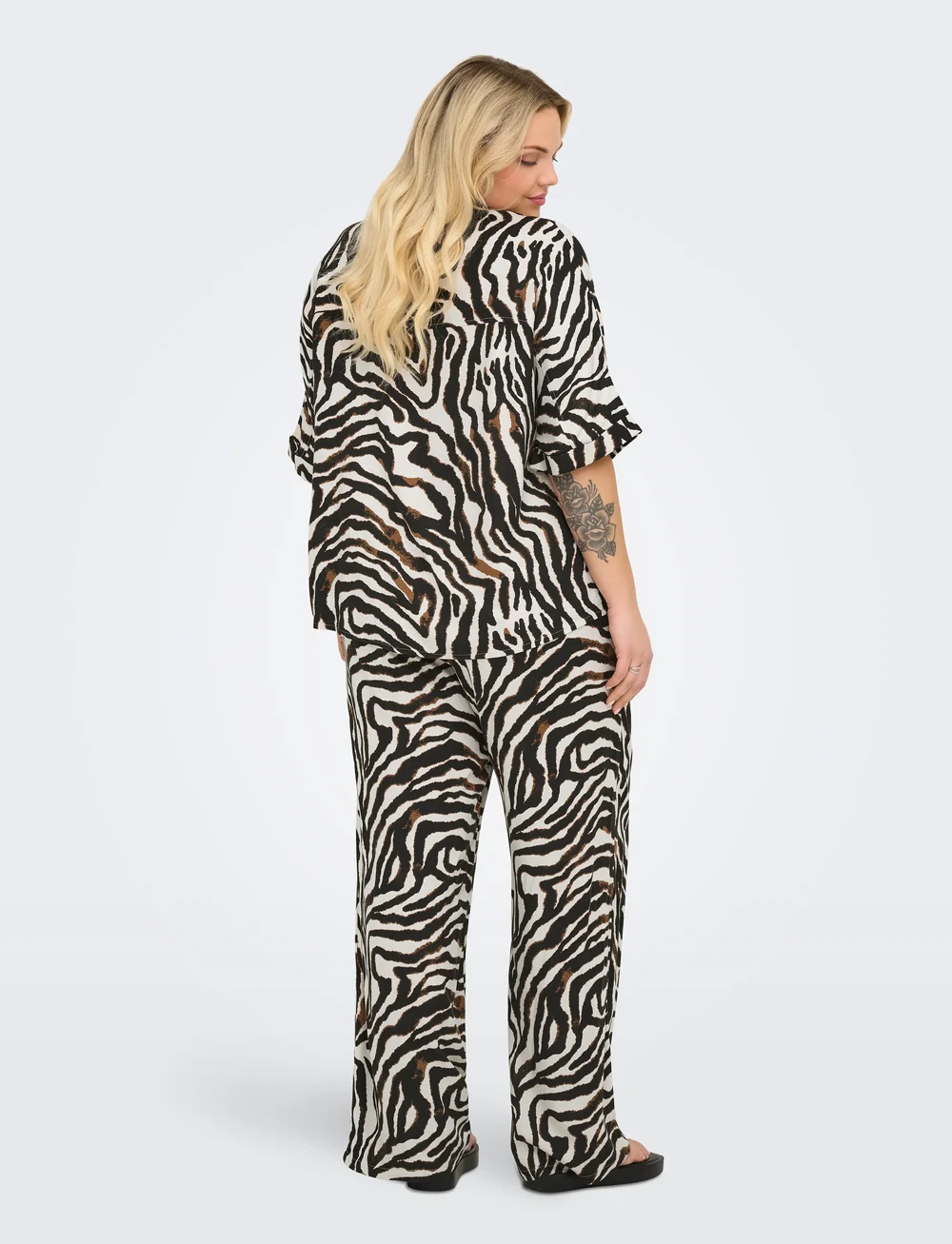 ONLY Carmakoma - CARBERTE LIFE 2/4 SHIRT AOP - kortärmade skjortor - pumice stone - 3