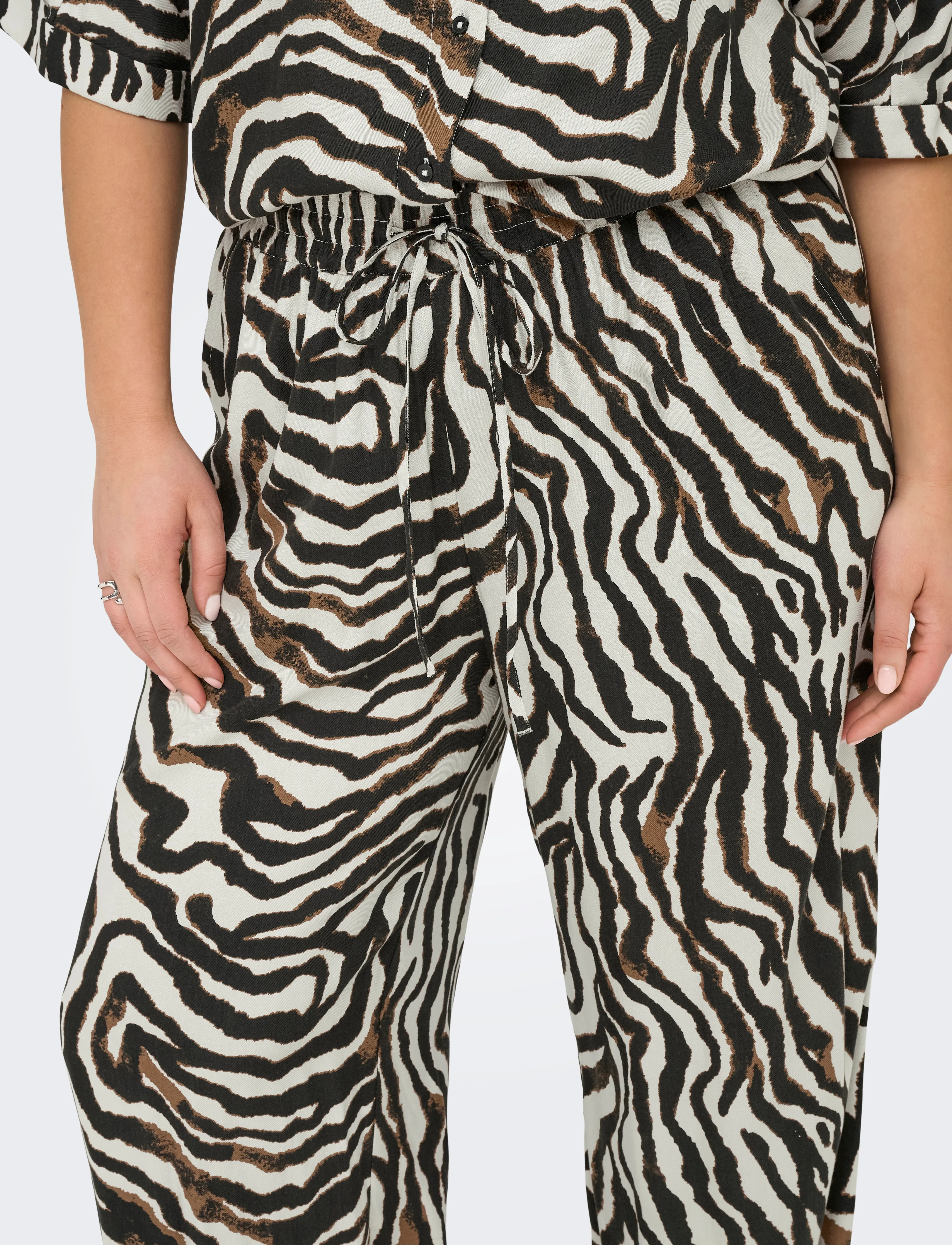 ONLY Carmakoma - CARBERTE PANTS AOP - pumice stone - 5