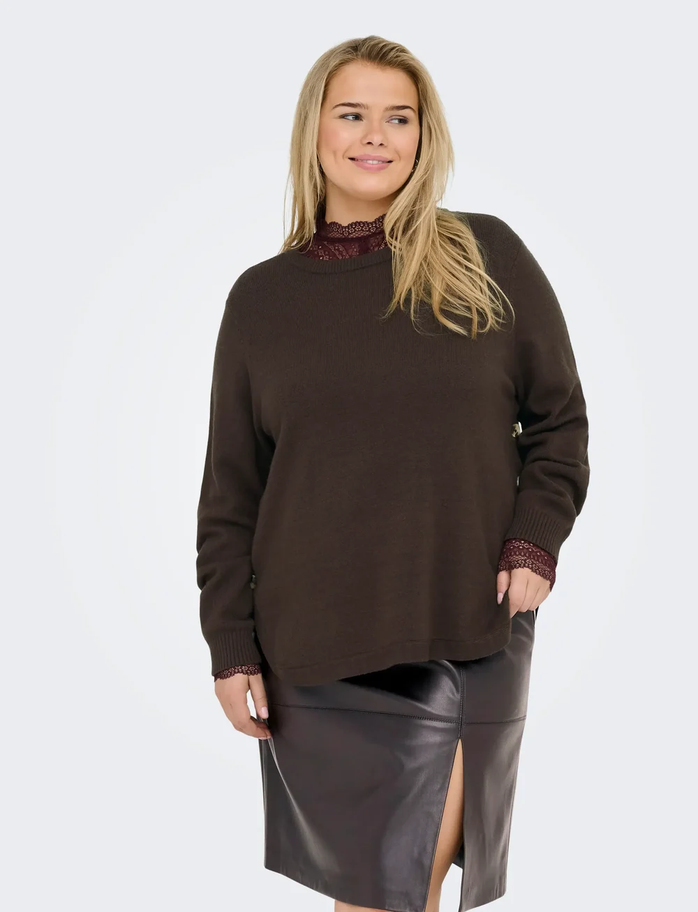 ONLY Carmakoma - CARMARGARETHA LS BUTTON PULLOVER KNT - striktrøjer - seal brown - 0