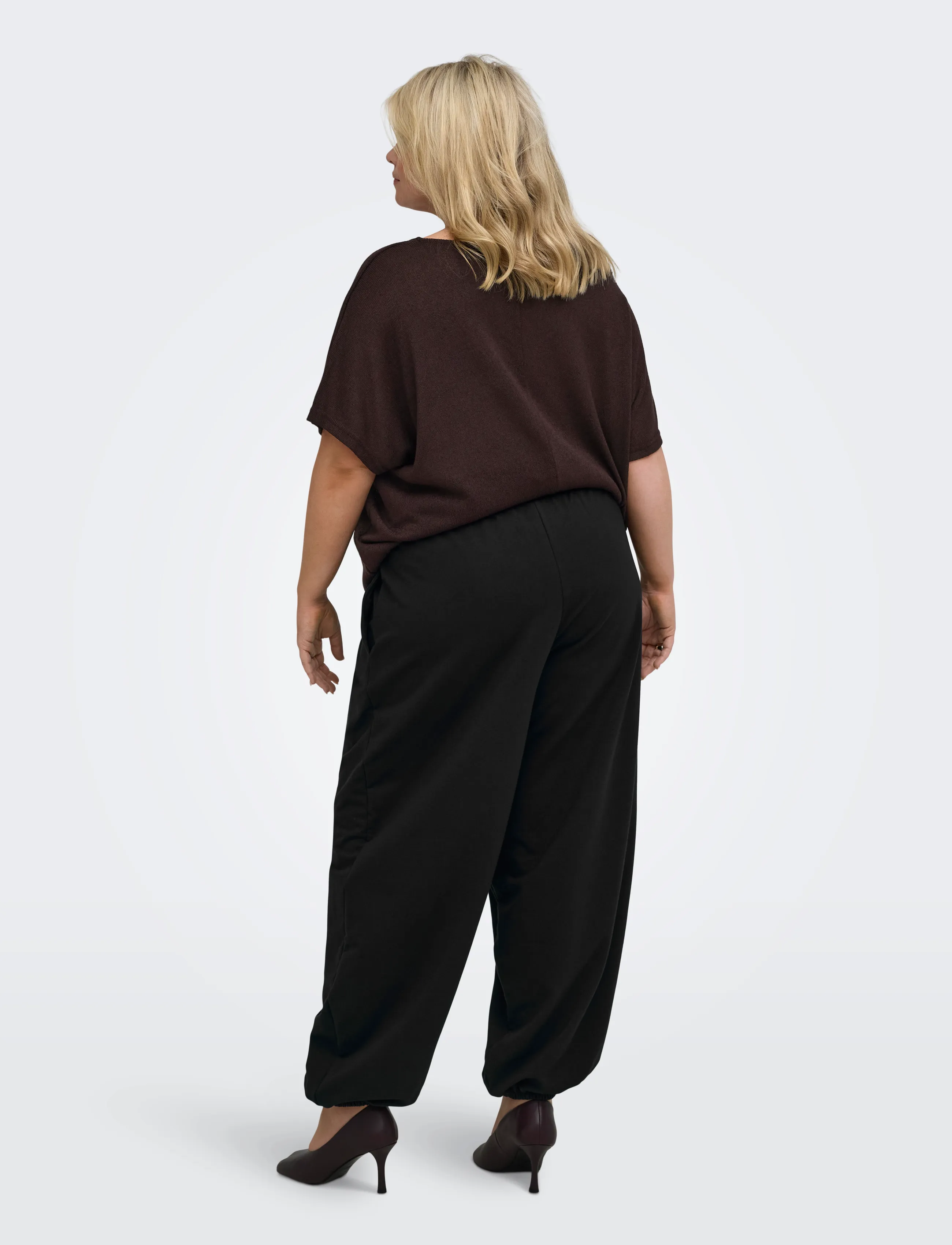 ONLY Carmakoma - CARTAMMI 3/4 V-NECK BATWING BLOUSE JRS - kortærmede bluser - black coffee - 3