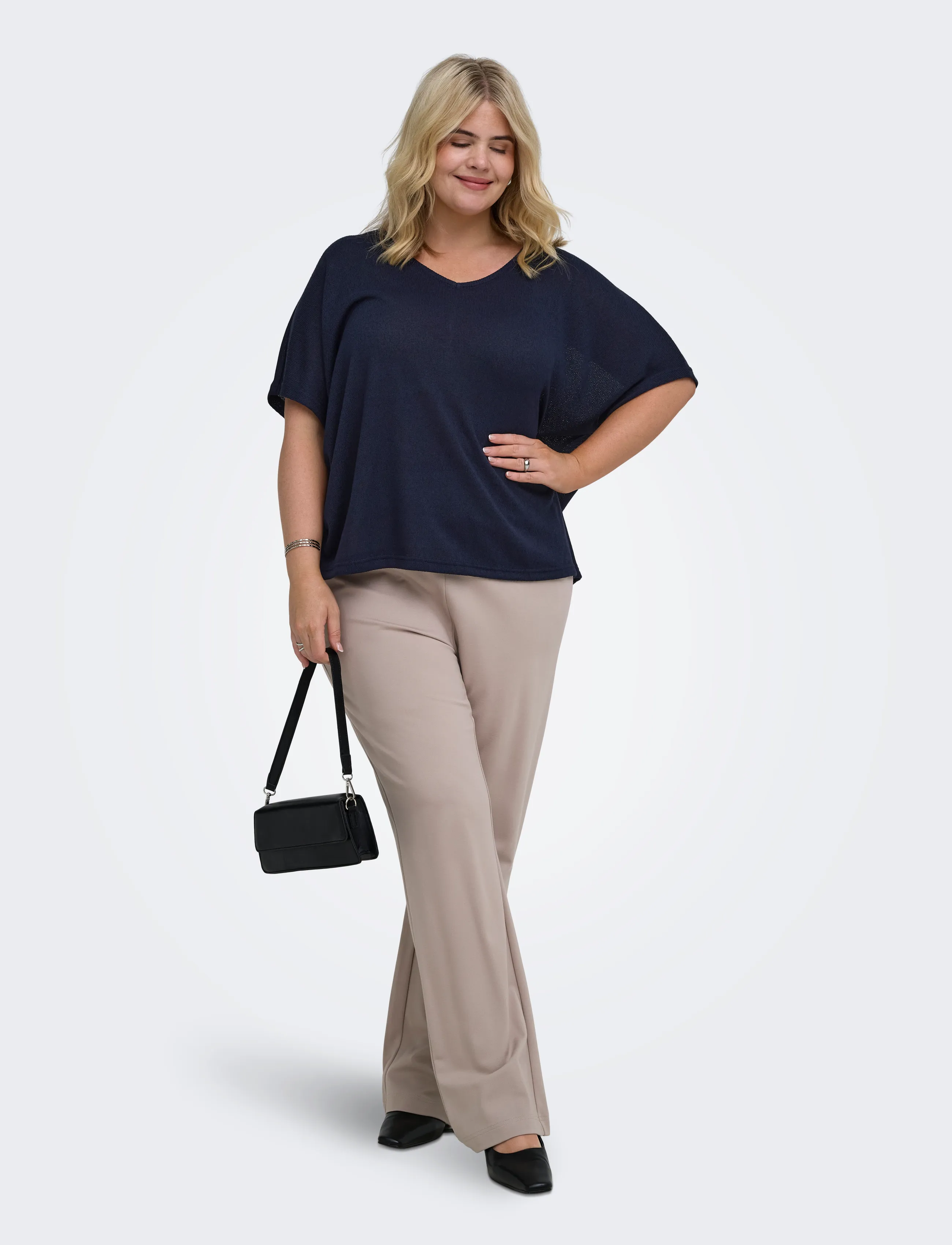 ONLY Carmakoma - CARTAMMI 3/4 V-NECK BATWING BLOUSE JRS - lühikeste varrukatega pluusid - night sky - 4