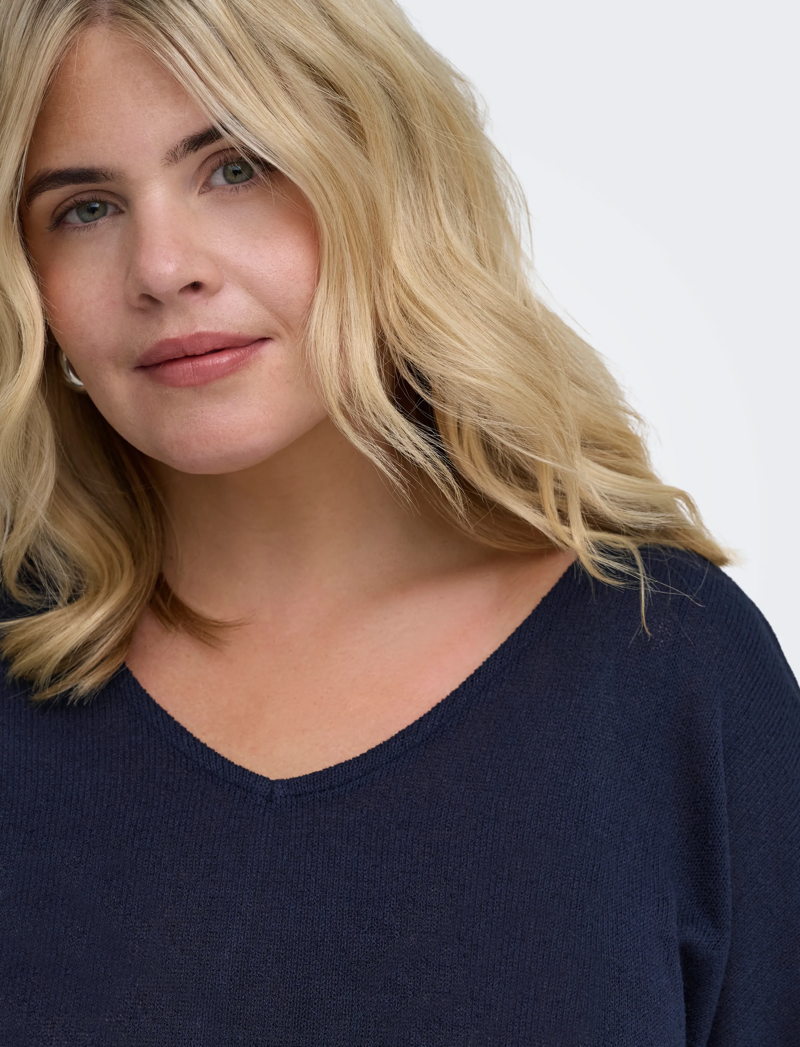 ONLY Carmakoma - CARTAMMI 3/4 V-NECK BATWING BLOUSE JRS - lühikeste varrukatega pluusid - night sky - 5