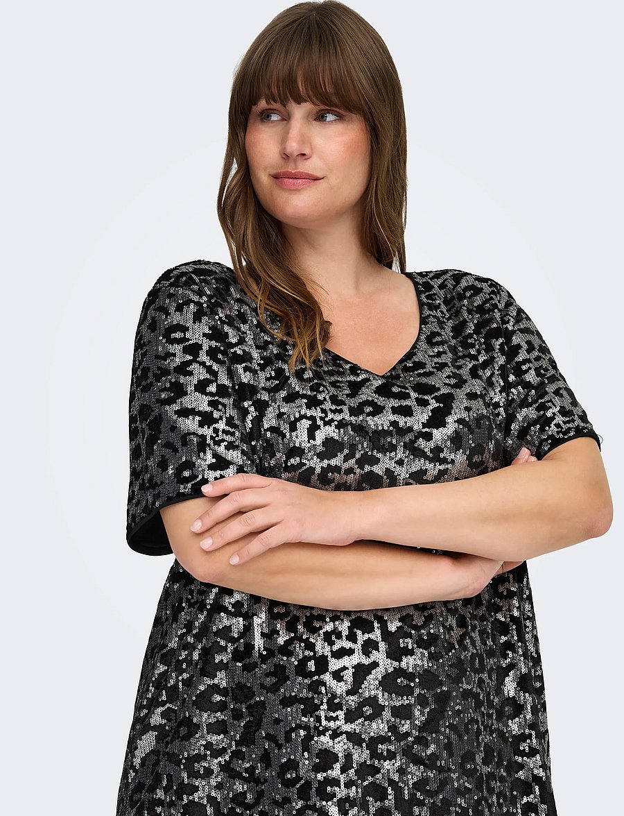 ONLY Carmakoma - CARLEONORA LIFE S/S V-NECK ABK DRESS - robes pailletées - black - 5