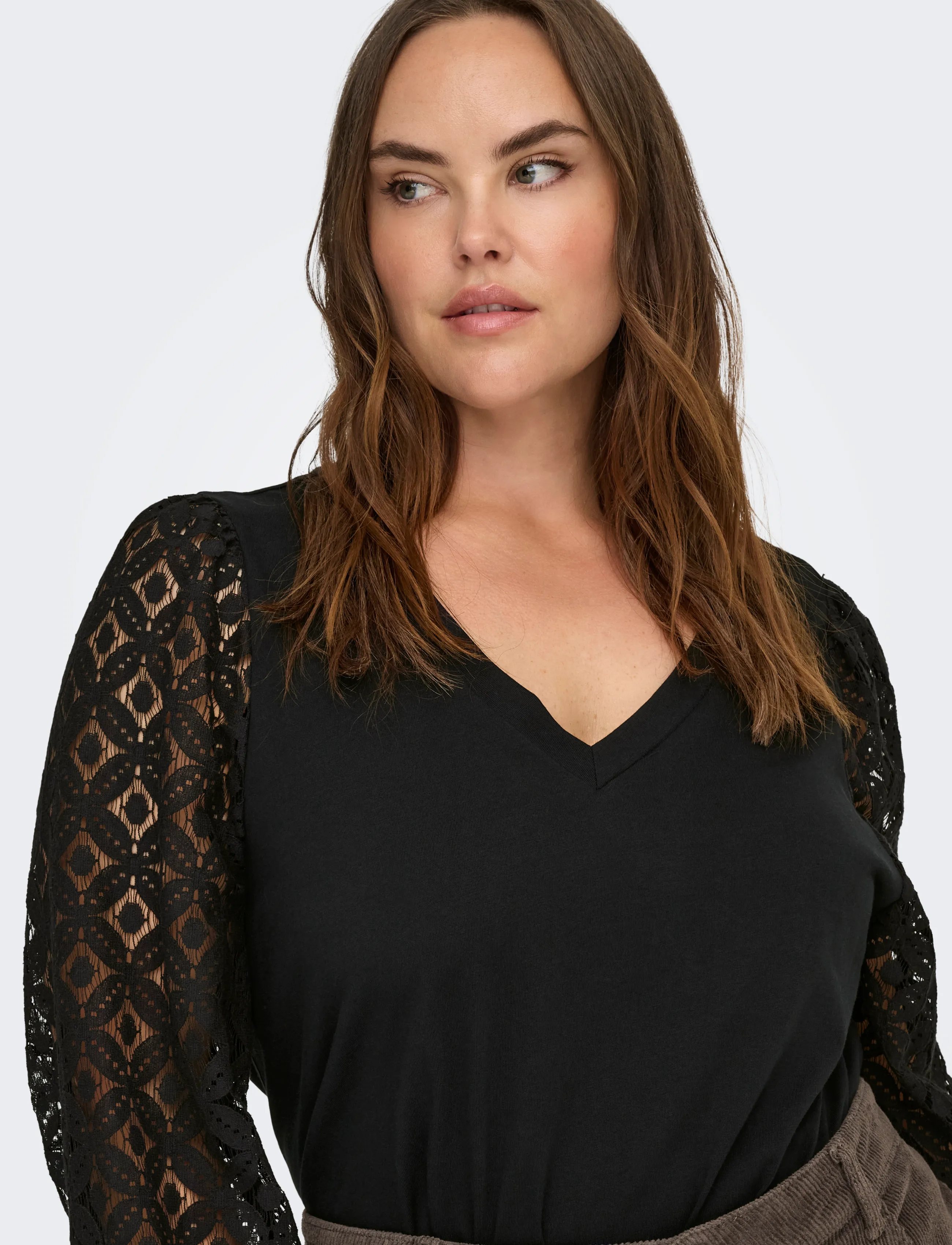 ONLY Carmakoma Careffie Ls V-Neck Blouse Jrs blusar dam – bild 6