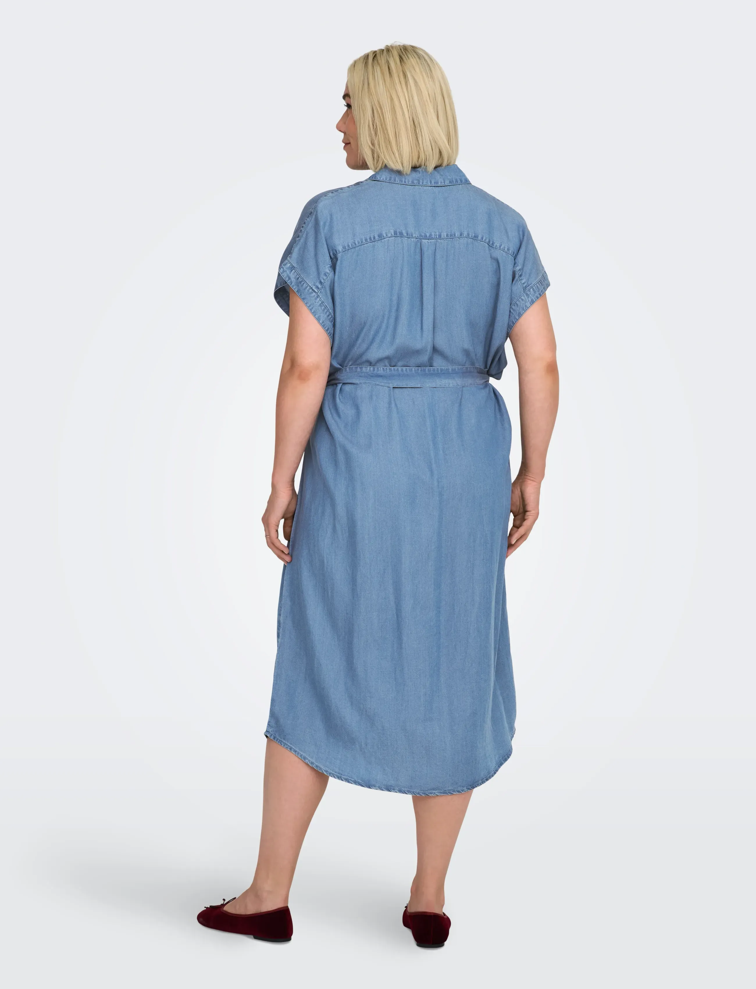ONLY Carmakoma - CARPEMA HANNOVER SS DNM MIDAX DRESS NOOS - robes chemises - medium blue denim - 3