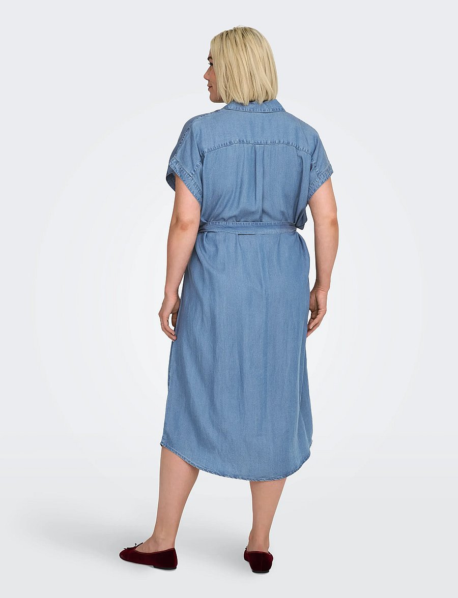 ONLY Carmakoma - CARPEMA HANNOVER SS DNM MIDAX DRESS NOOS - robes chemises - medium blue denim - 3