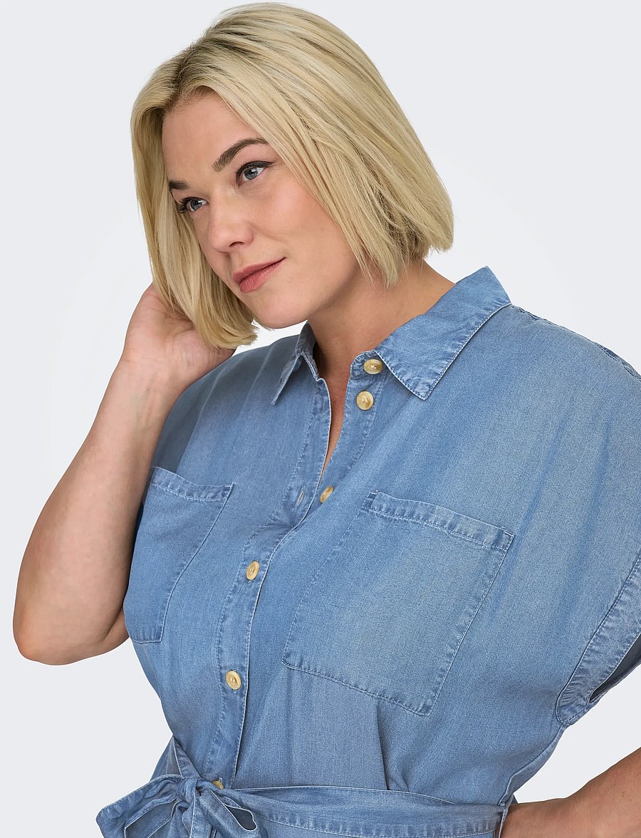 ONLY Carmakoma - CARPEMA HANNOVER SS DNM MIDAX DRESS NOOS - robes chemises - medium blue denim - 5