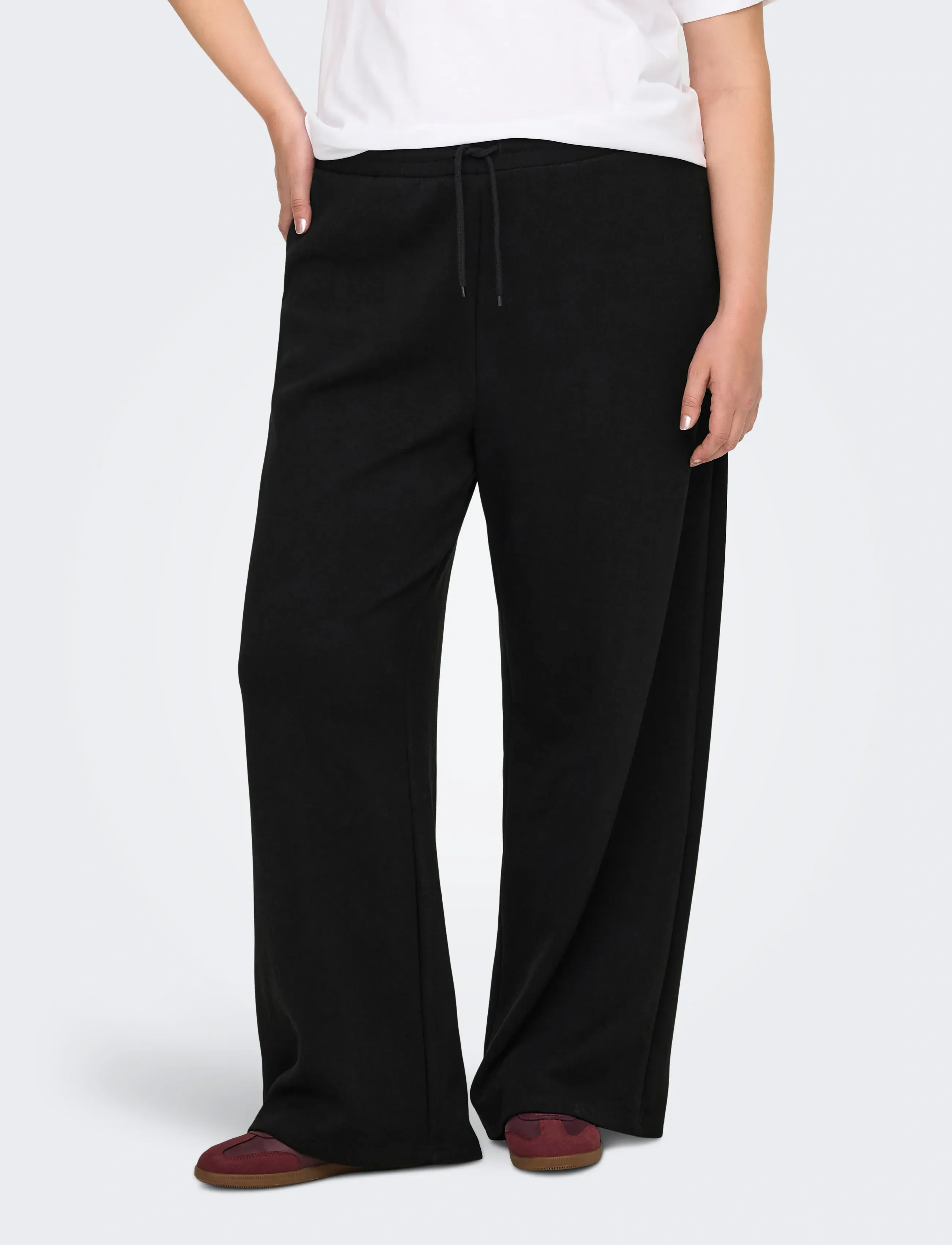 ONLY Carmakoma - CARSCARLETT WIDE PANT SWT NOOS - pantalons larges - black - 4