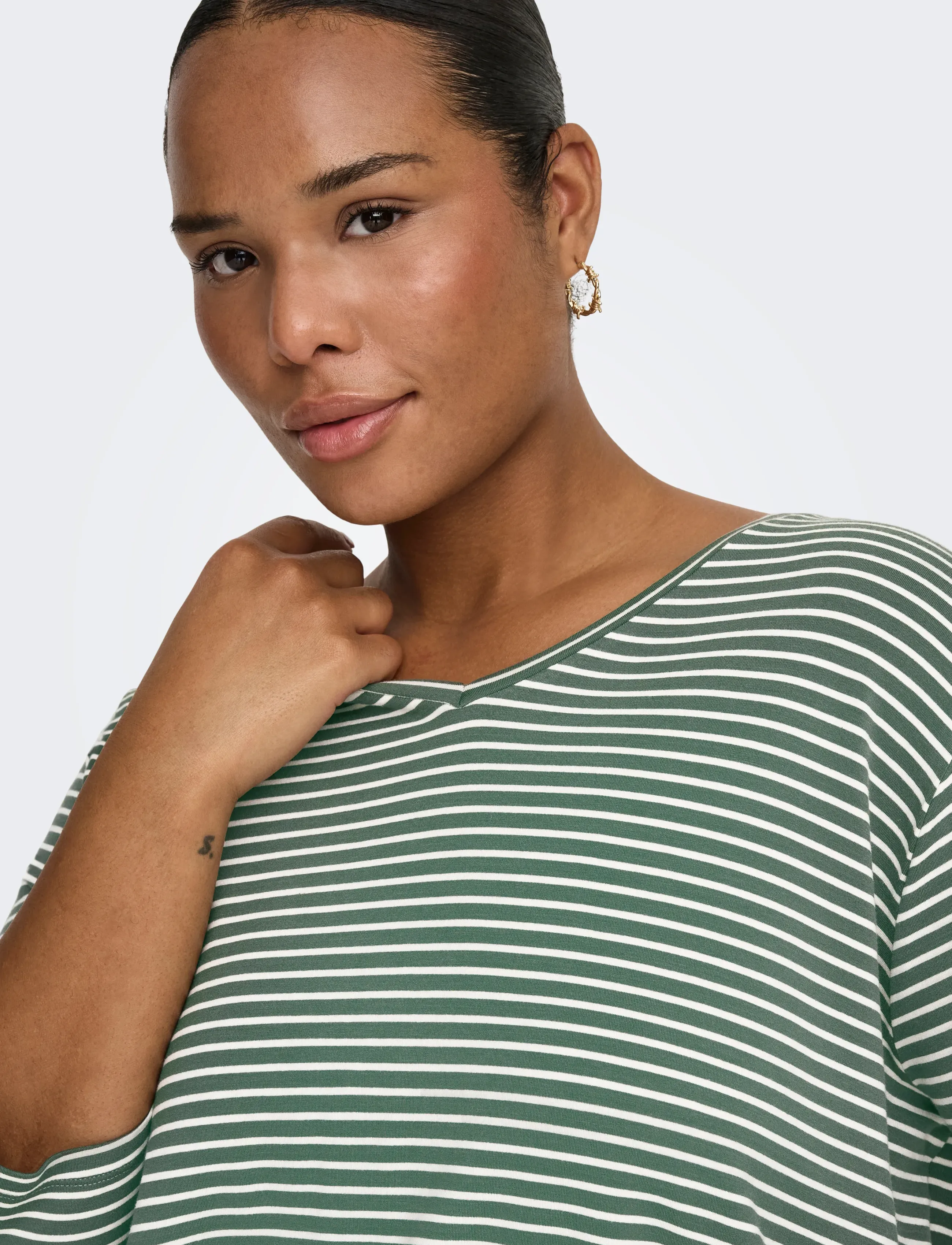 ONLY Carmakoma - CARLINA 3/4 SLEEVE V-NECK BLOUSE JRS - laurel wreath - 5