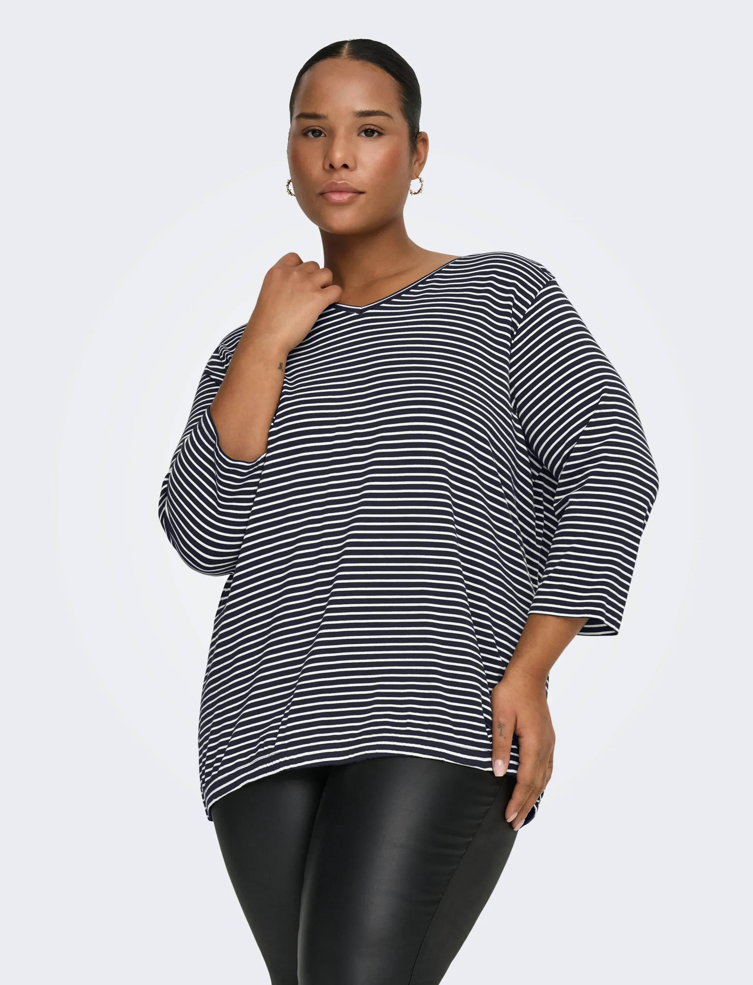 ONLY Carmakoma CARLINA 3/4 SLEEVE V-NECK BLOUSE JRS - T-shirts & Tops - NIGHT SKY / black