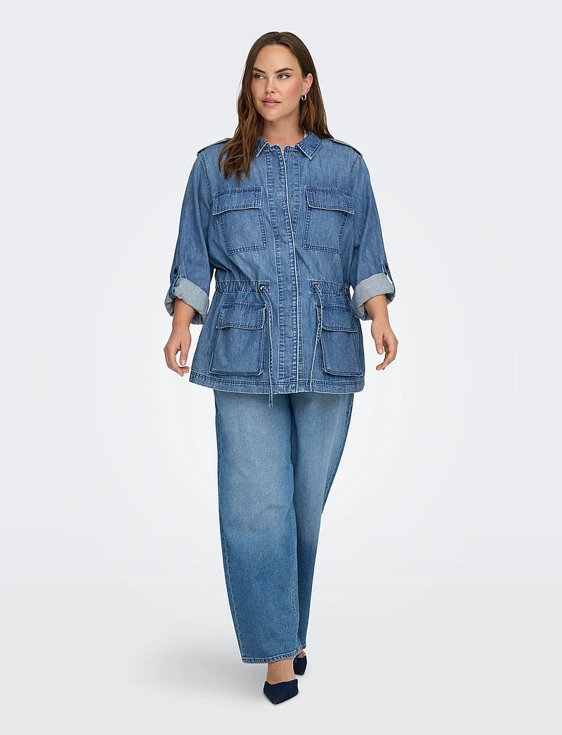 ONLY Carmakoma - CARKENYA L/S UTILITY DNM JKT AKM - jeansjackor - medium blue denim - 0