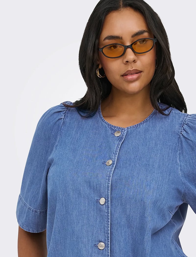 ONLY Carmakoma - CARASTRA SS DNM SHIRT QYT - jeanshemden - medium blue denim - 5