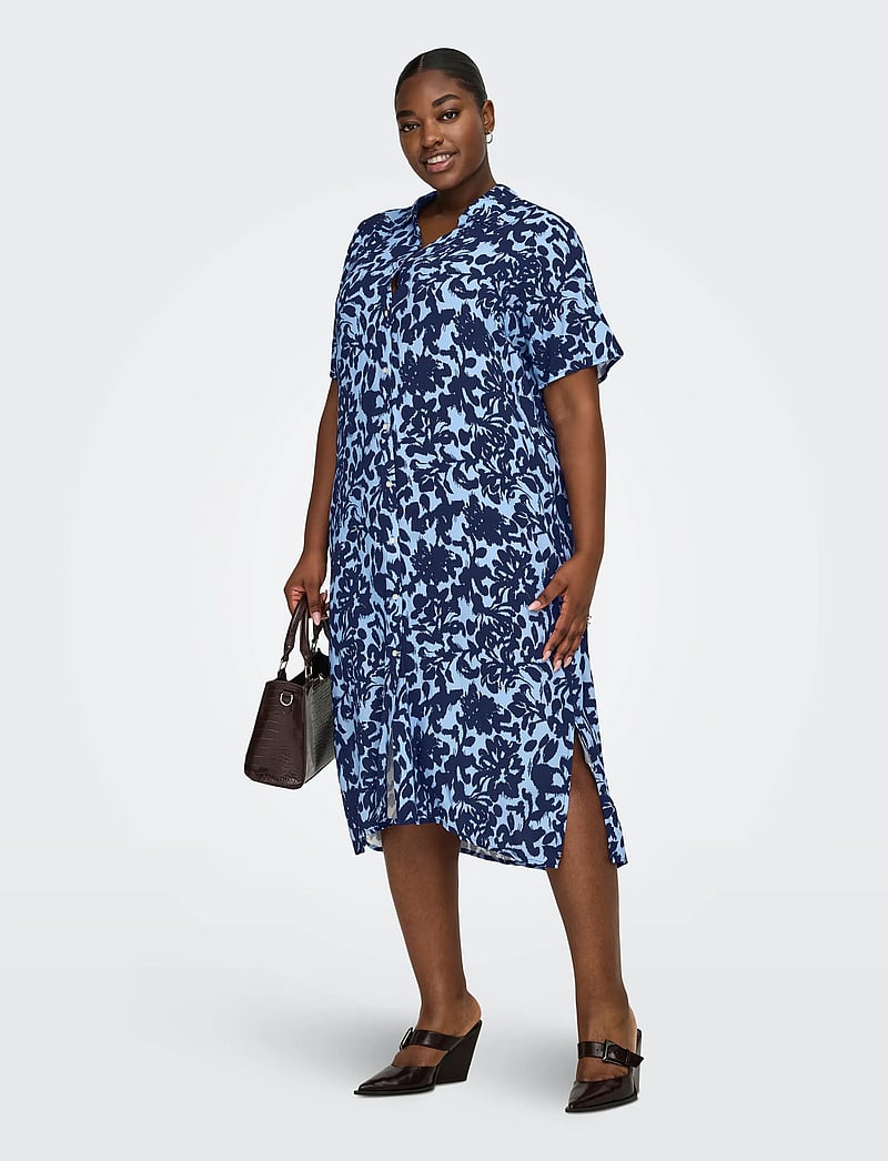 ONLY Carmakoma - CARYASMIN S/S SHIRT DRESS WVN NOOS - särkkleidid - serenity - 5