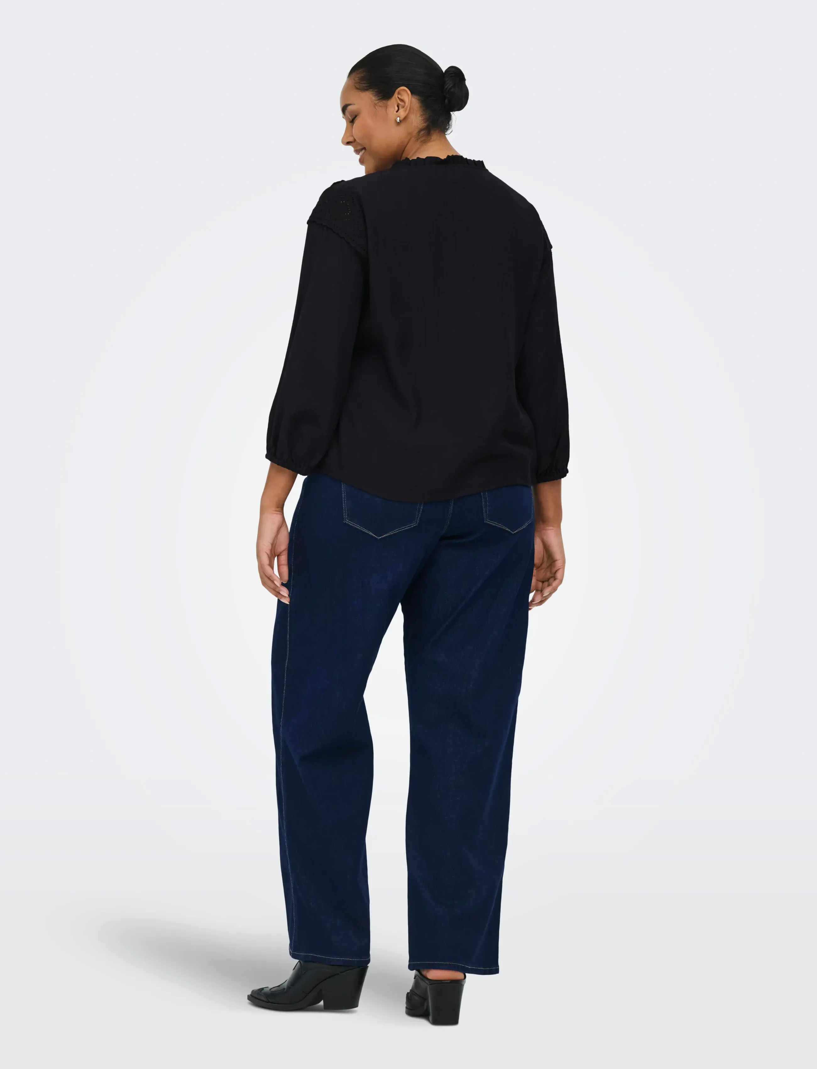 ONLY Carmakoma - CARSIMME 3/4 V-NECK SHIRT WVN - langærmede bluser - black - 3