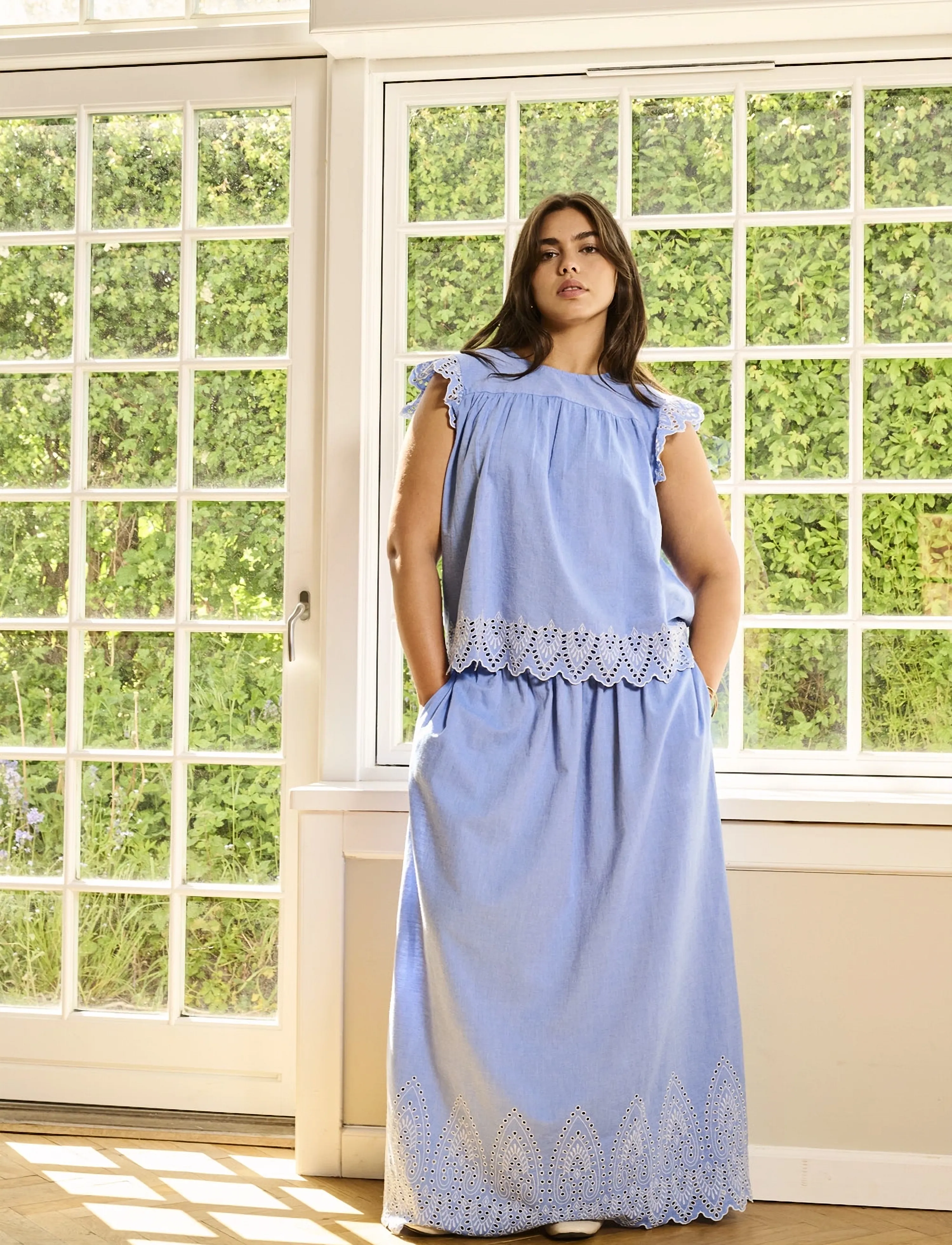 ONLY Carmakoma - CARTULUM EMB S/S TOP WVN - kurzämlige blusen - blue bonnet - 2